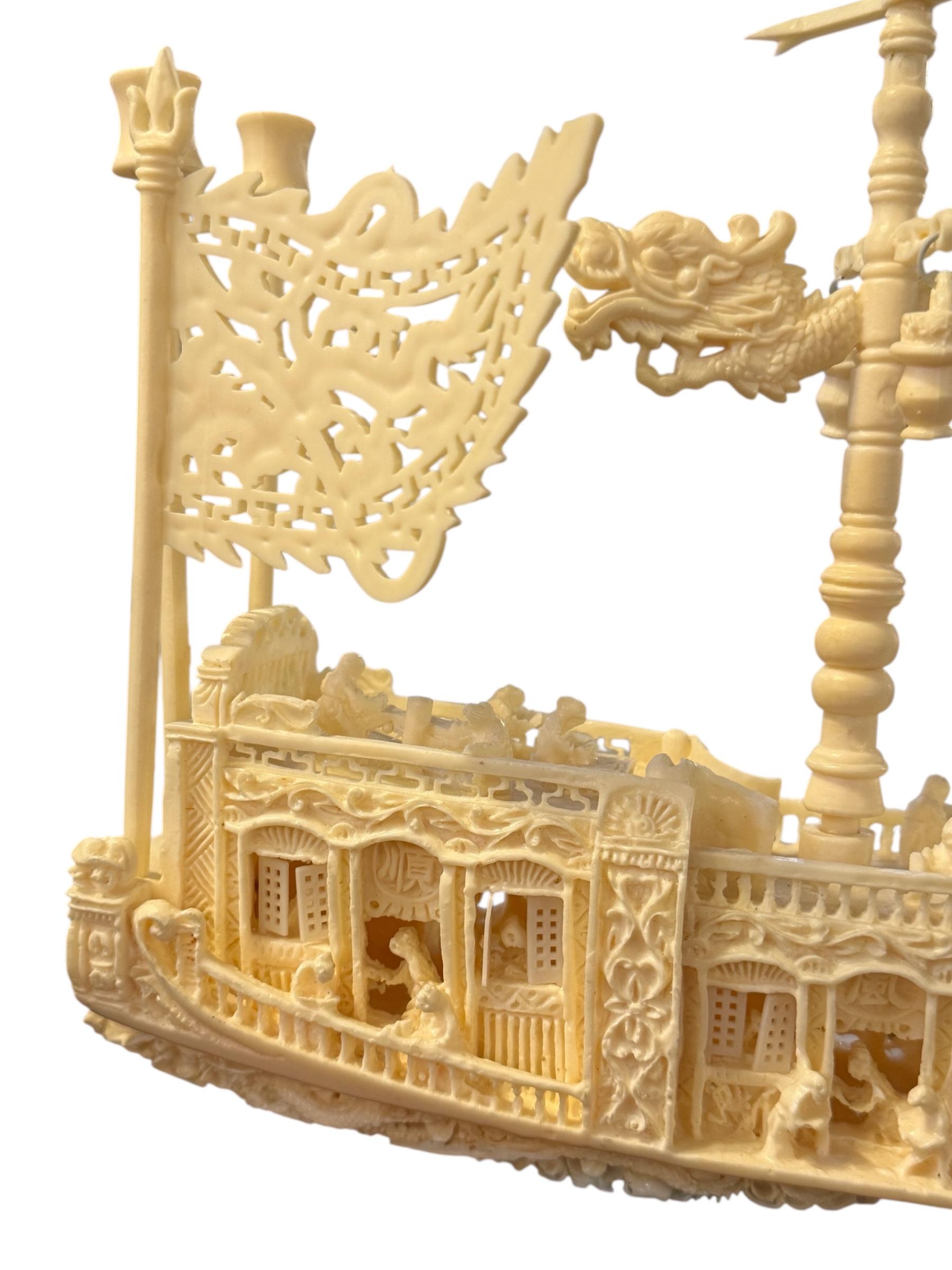 Plastique Chinese Plastic Hand Carved Ship Boat Figure en vente