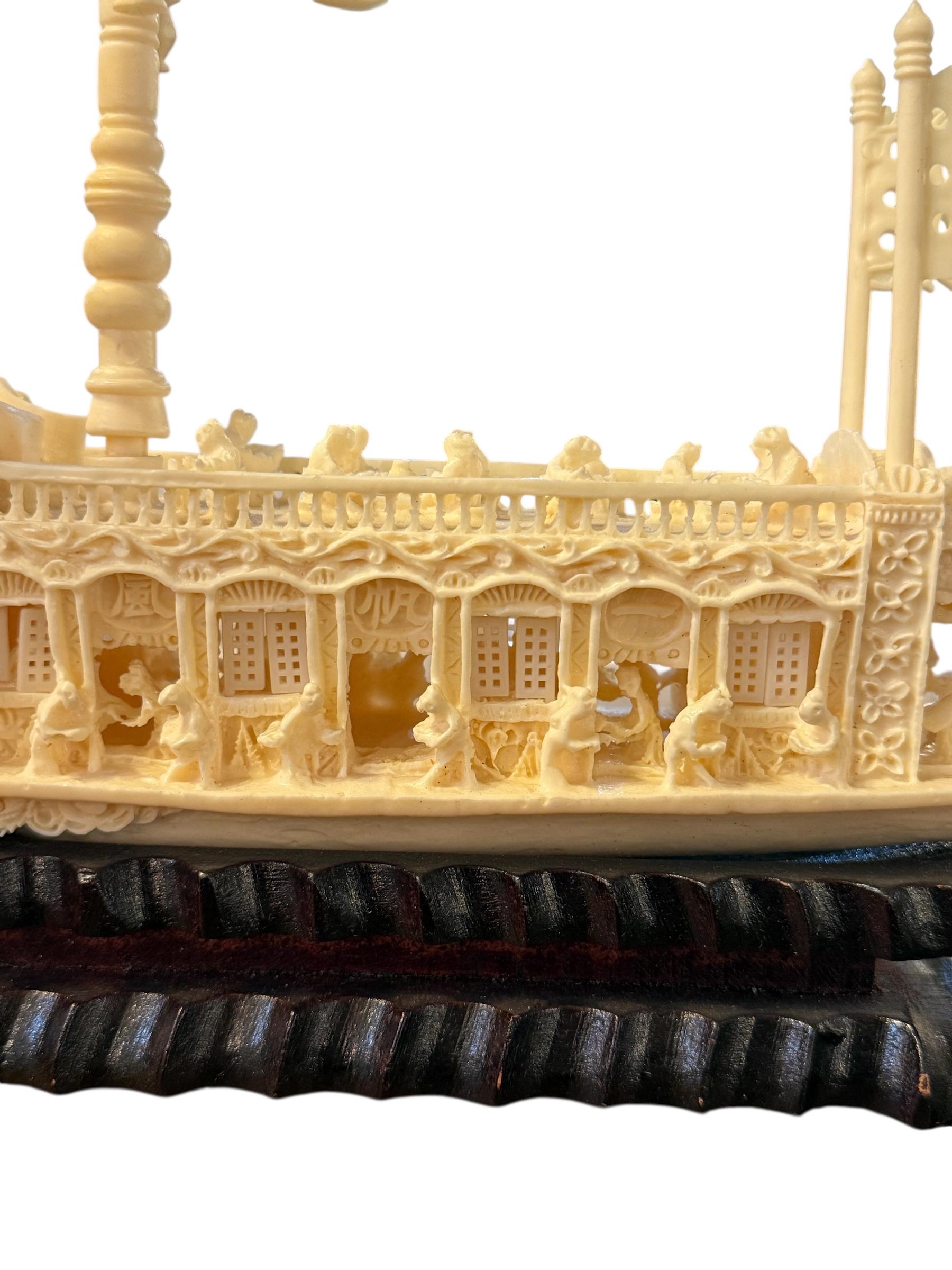 Chinese Plastic Hand Carved Ship Boat Figure en vente 1
