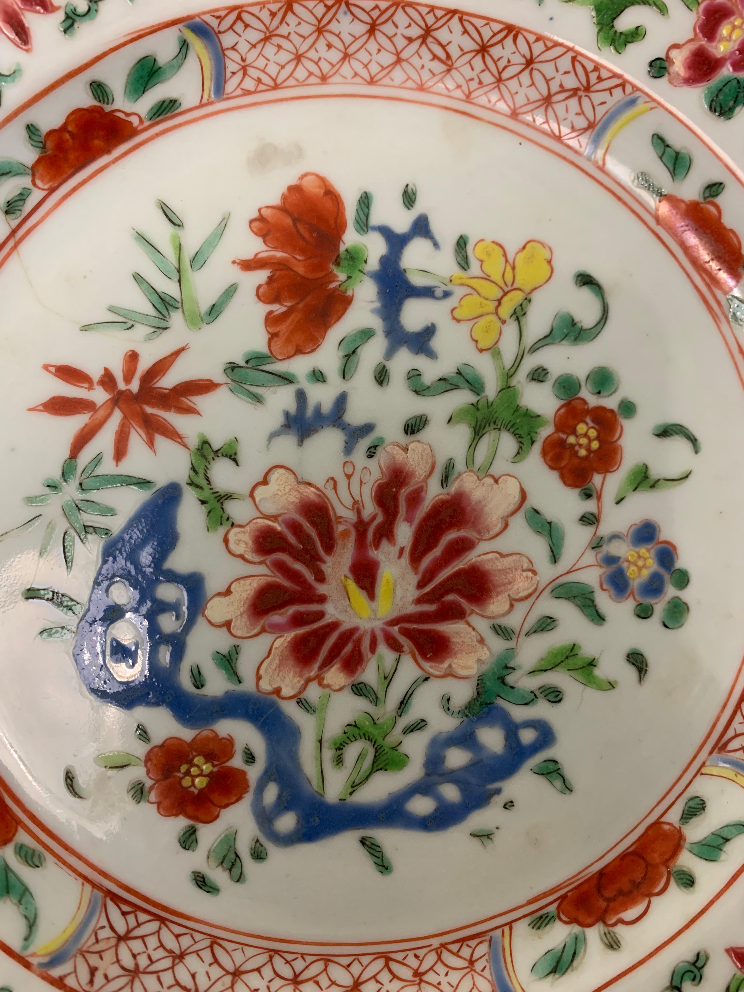 Charming Chinese plate of the pink family, dating from the 18th century. It has a polychrome decoration with floral and vegetal motifs. The dominant colours are pink and red, but other colours such as blue and green are also used. The different