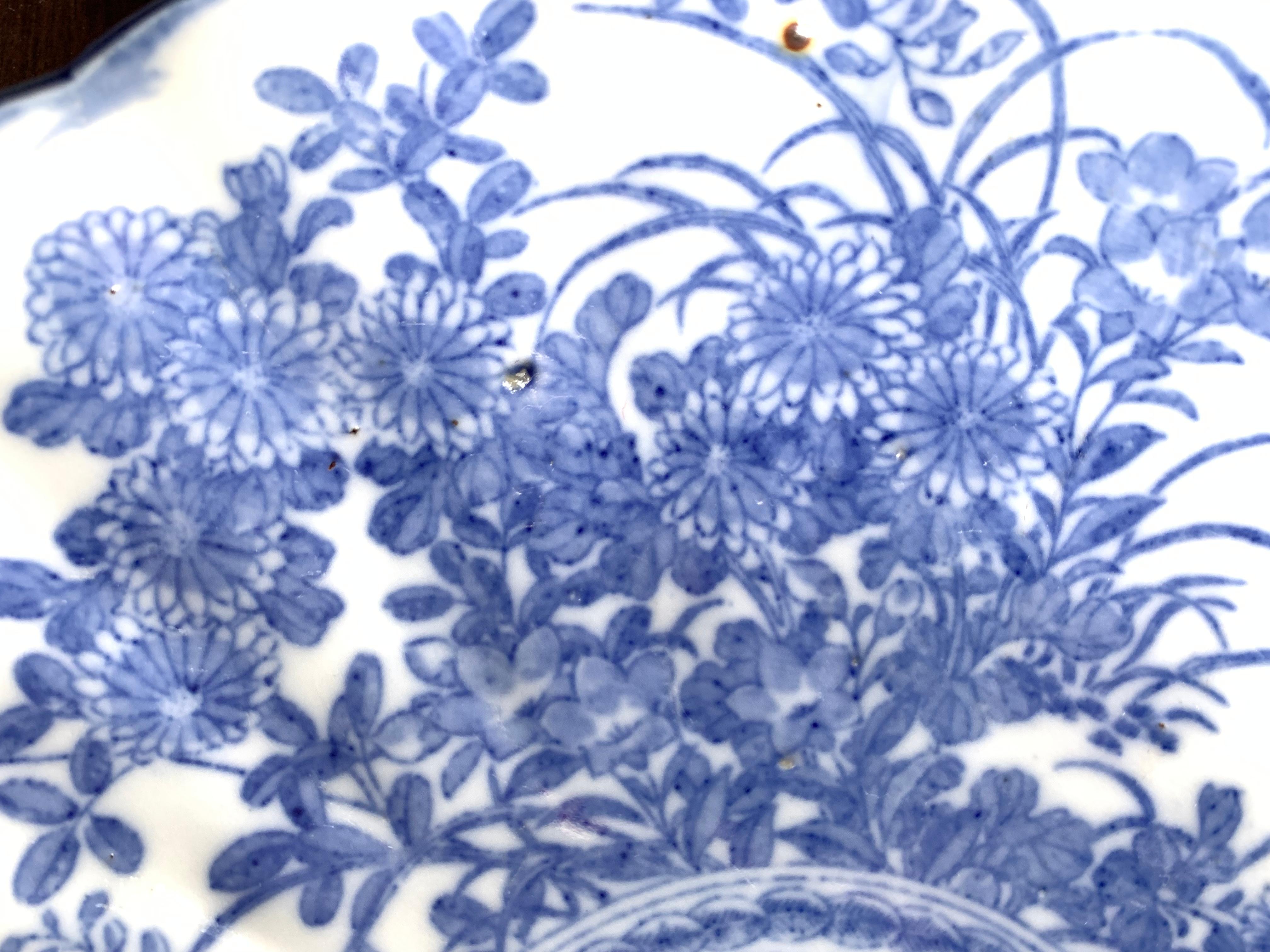 Chinese Plate inspired by The Blue Family Mid 19th Century In Good Condition For Sale In Beuzevillette, FR