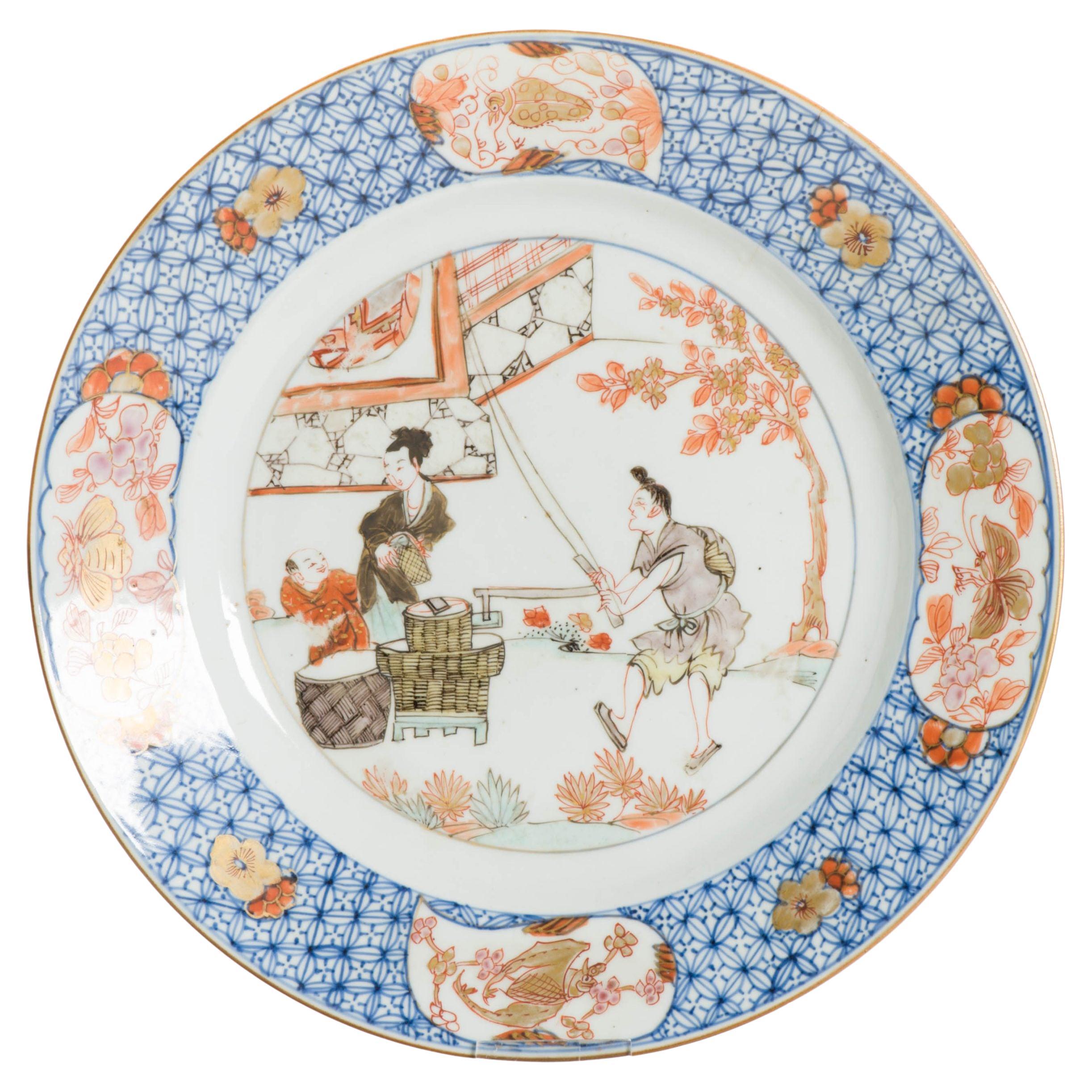 Chinesischer Teller mit eiserrotem, vergoldetem Grisaille-Dekor, Yongzheng, 1723-1735 im Angebot