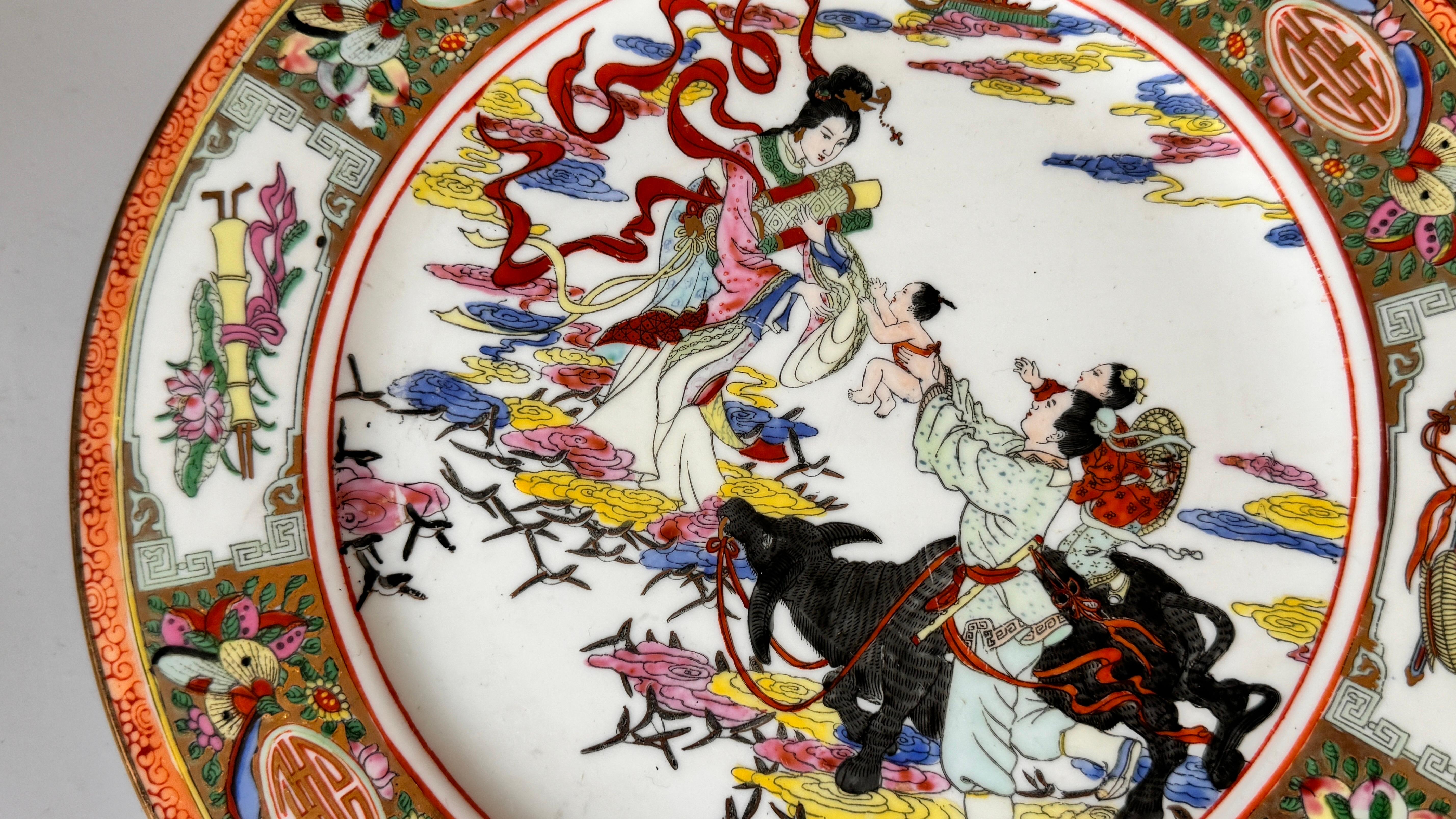 Chinois Assiettes chinoises peintes à la main avec des couleurs différentes lot de 5 Chine 1960 en vente