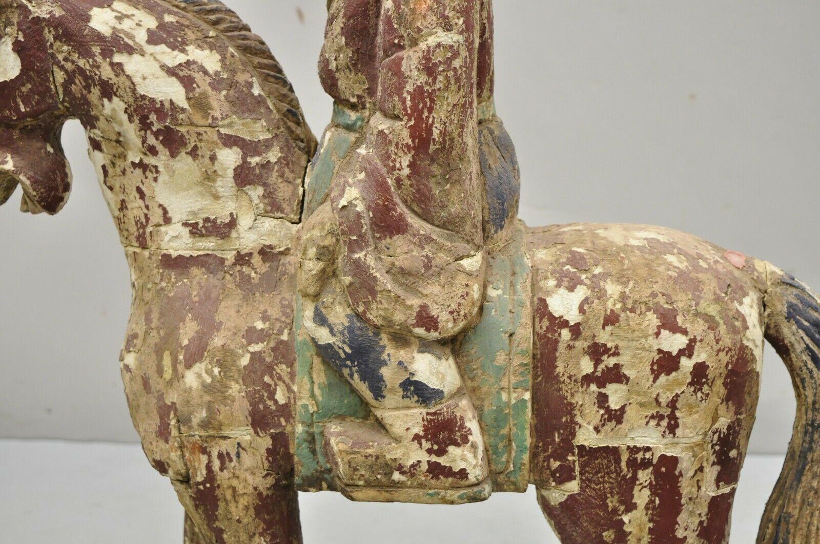 Sculpture chinoise polychrome en bois sculpté représentant un cheval Tang et un cavalier en vente 4