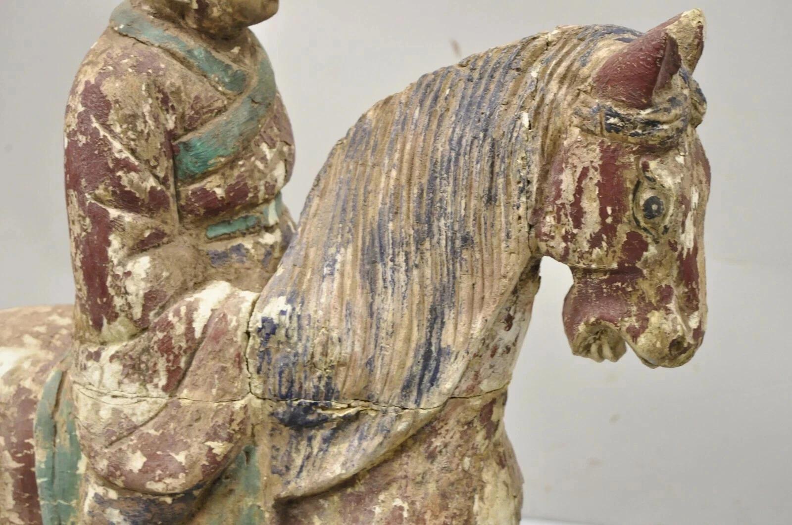 Chinesisch Polychrome geschnitzt Holz Tang Pferd und Reiter Statue Skulptur im Zustand „Gut“ im Angebot in Philadelphia, PA