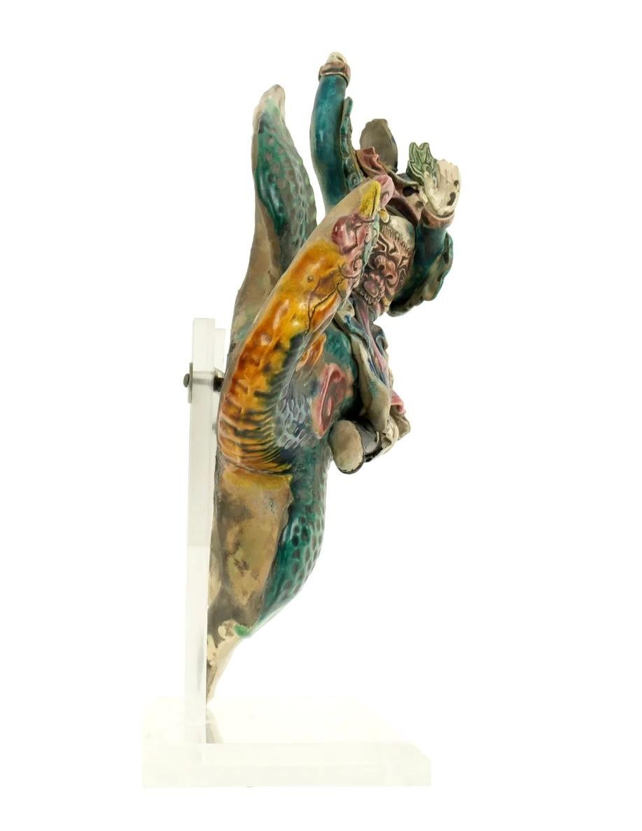 Poteries Tuile décorée polychrome chinoise, guerrier sur Phoenix en vente