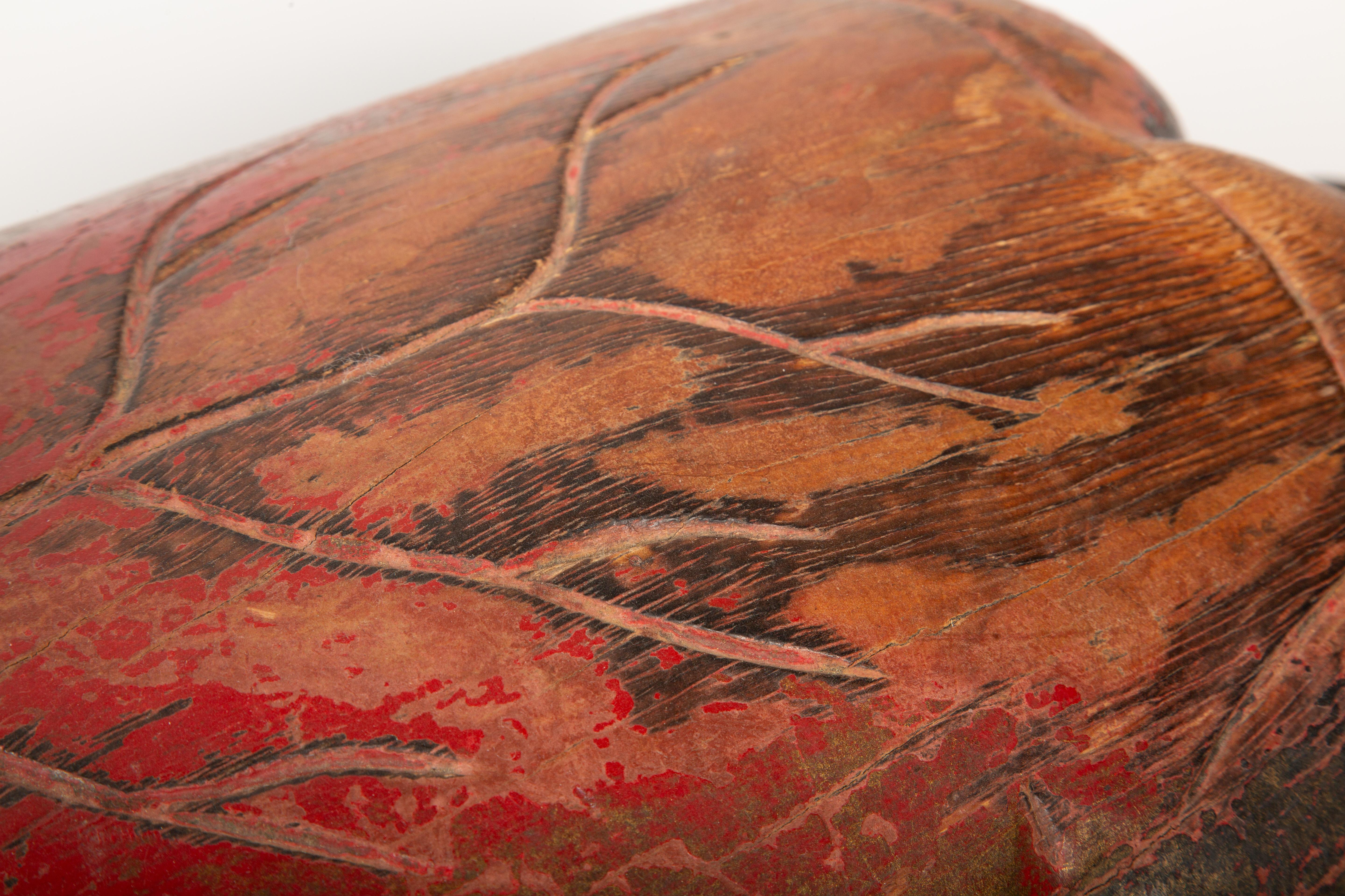 Chinesische polychrome Kopfstütze in Form eines Mannes geschnitzt (Holz) im Angebot