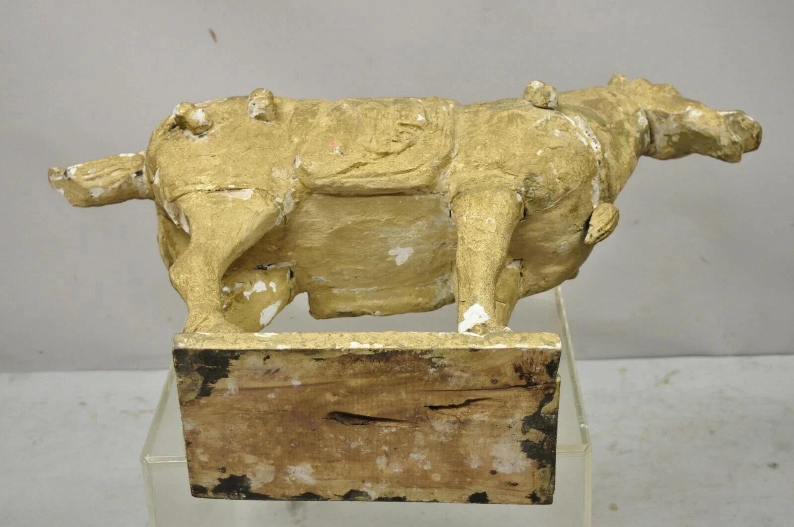 Figure de cheval sculptée en bois sculpté polychrome de style Tang, 31 pouces en vente 3