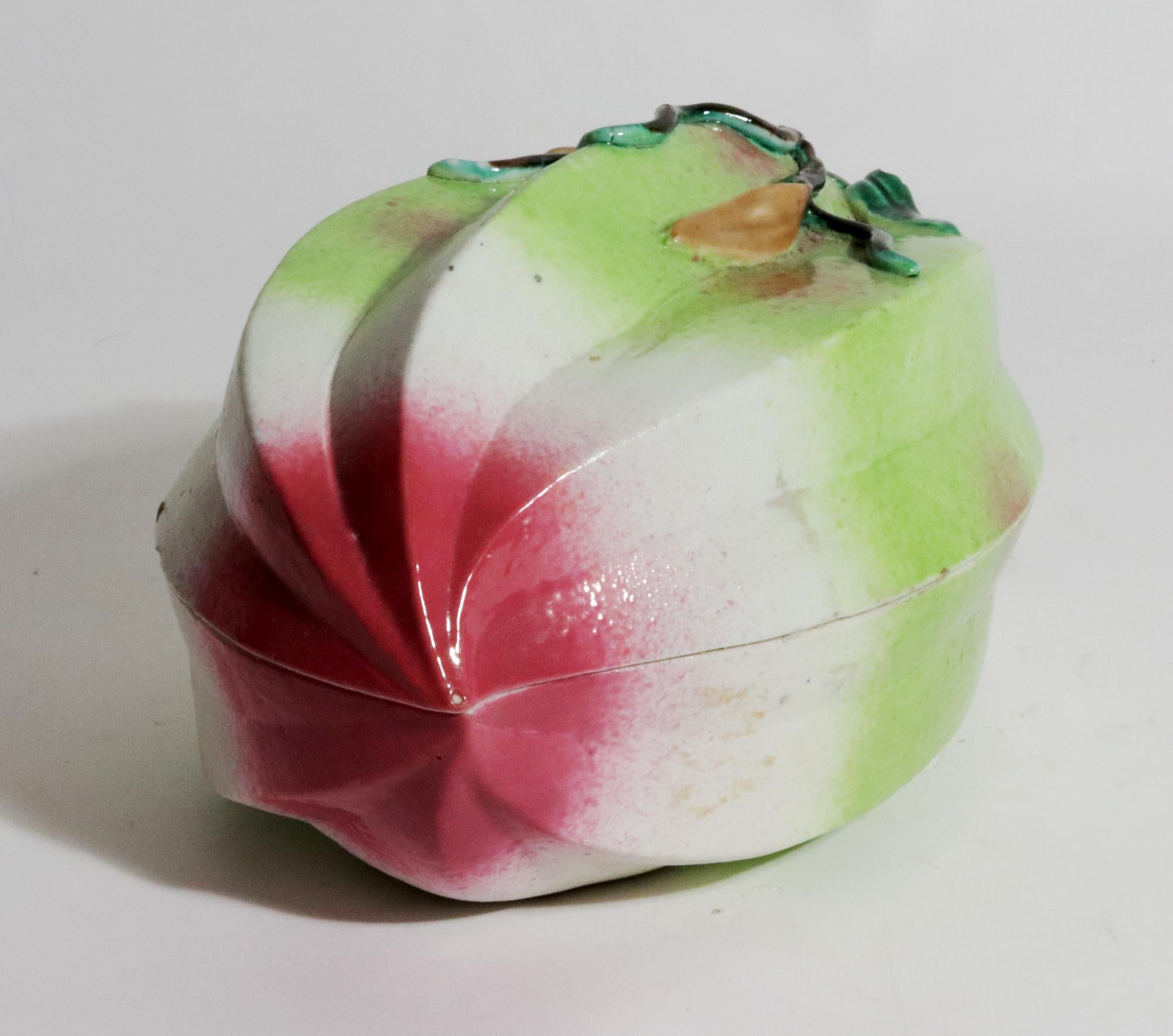 Frutero de porcelana china para altar con forma de melocotón Chino en venta