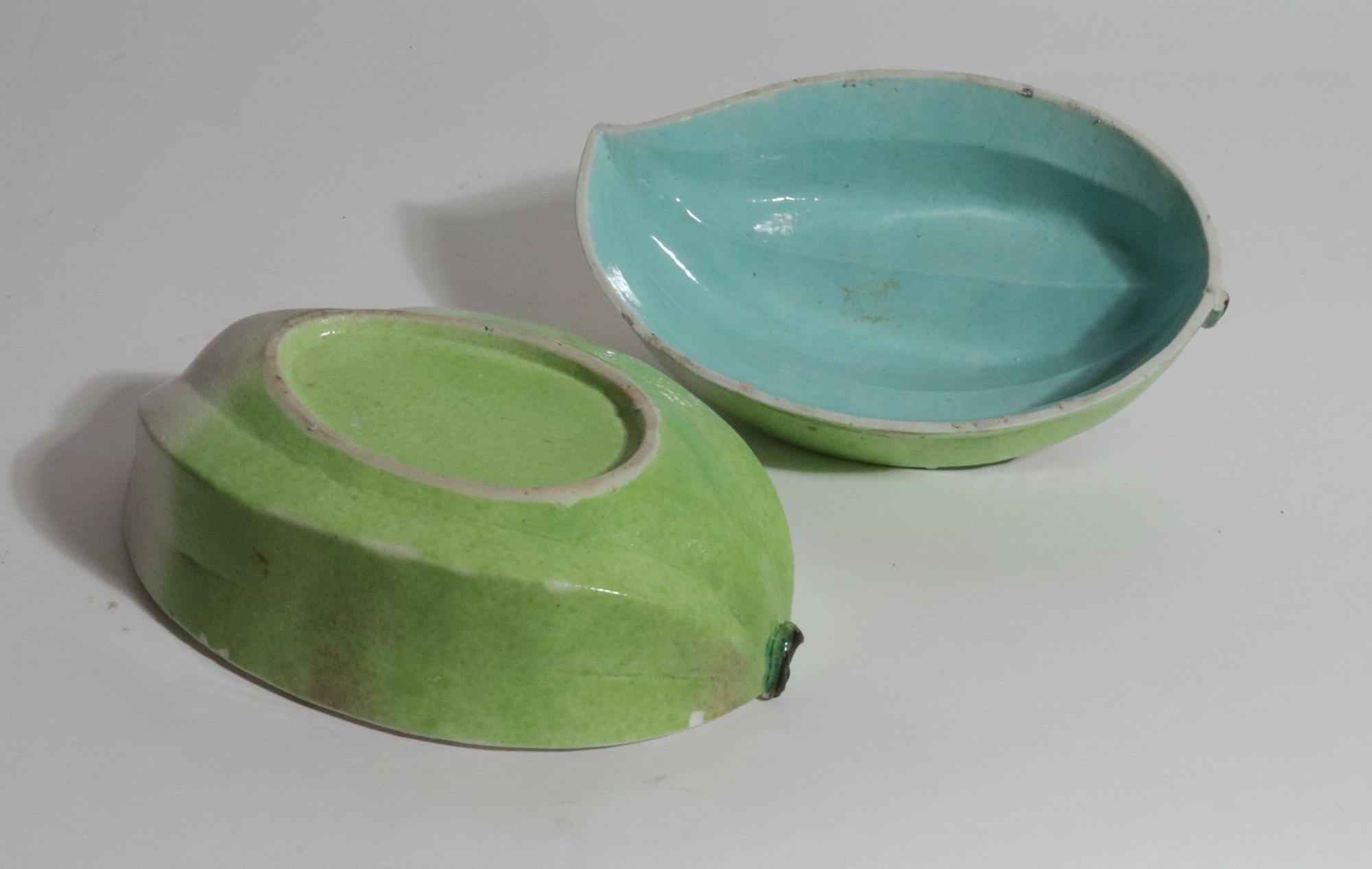 Frutero de porcelana china para altar con forma de melocotón en venta 1
