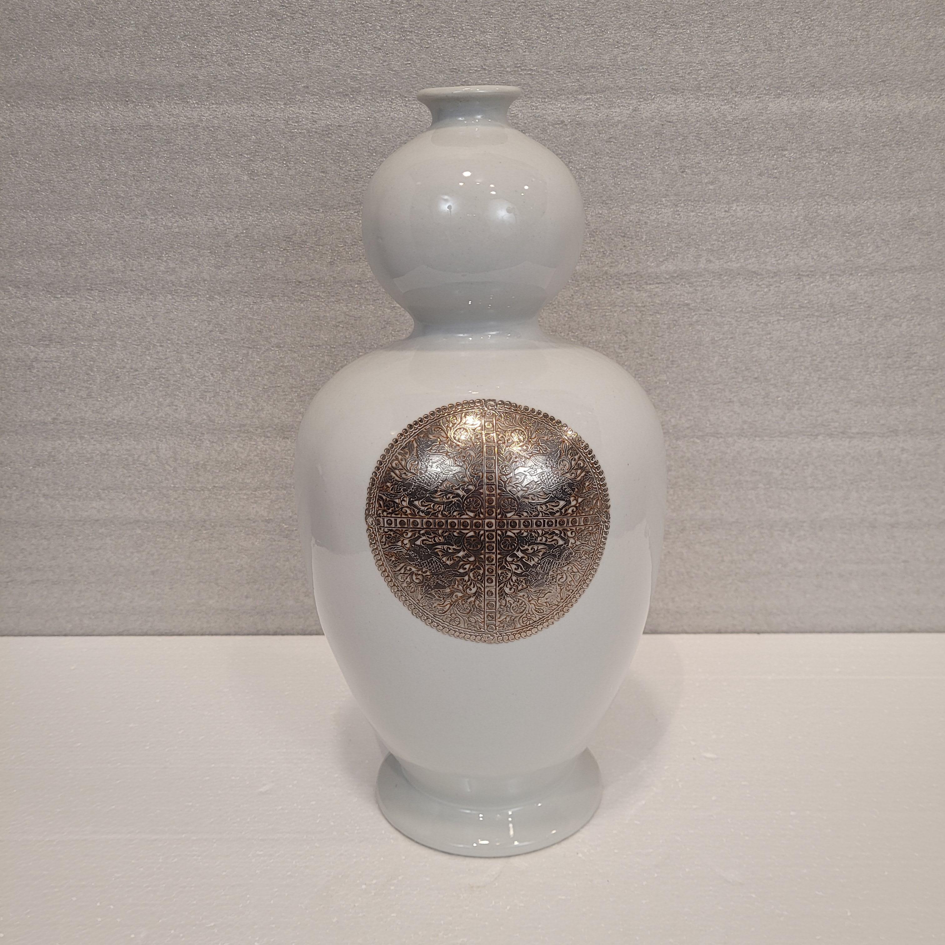 Chinesische Vase aus Porzellan und Silber, Fabienne Jouvin Frankreich (Handgefertigt) im Angebot