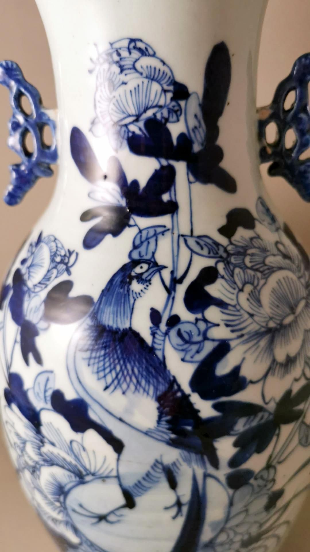 Chinesische Baluster-Vase aus Porzellan mit kobaltblauer Blumendekoration im Angebot 4