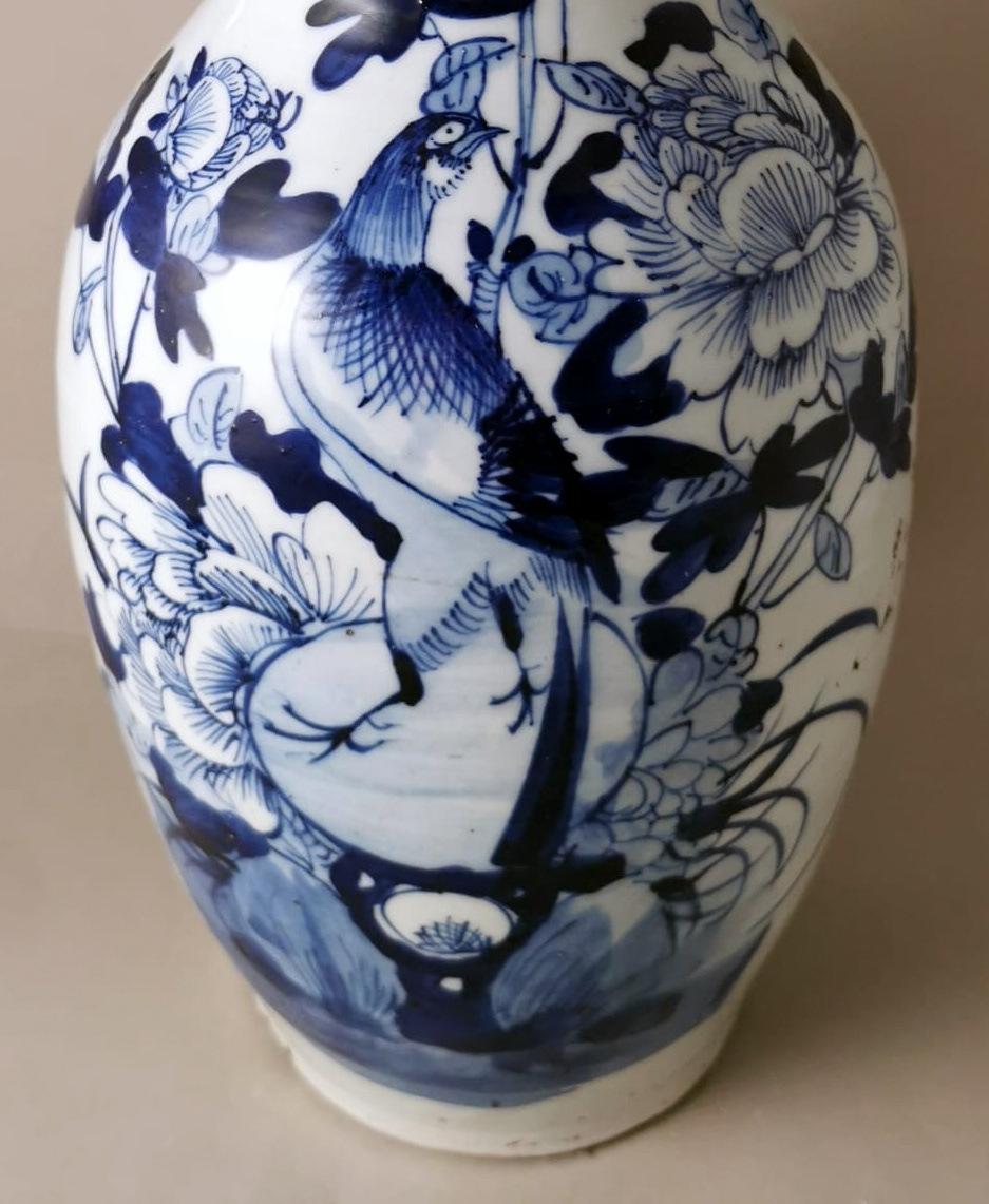Chinesische Baluster-Vase aus Porzellan mit kobaltblauer Blumendekoration im Angebot 5