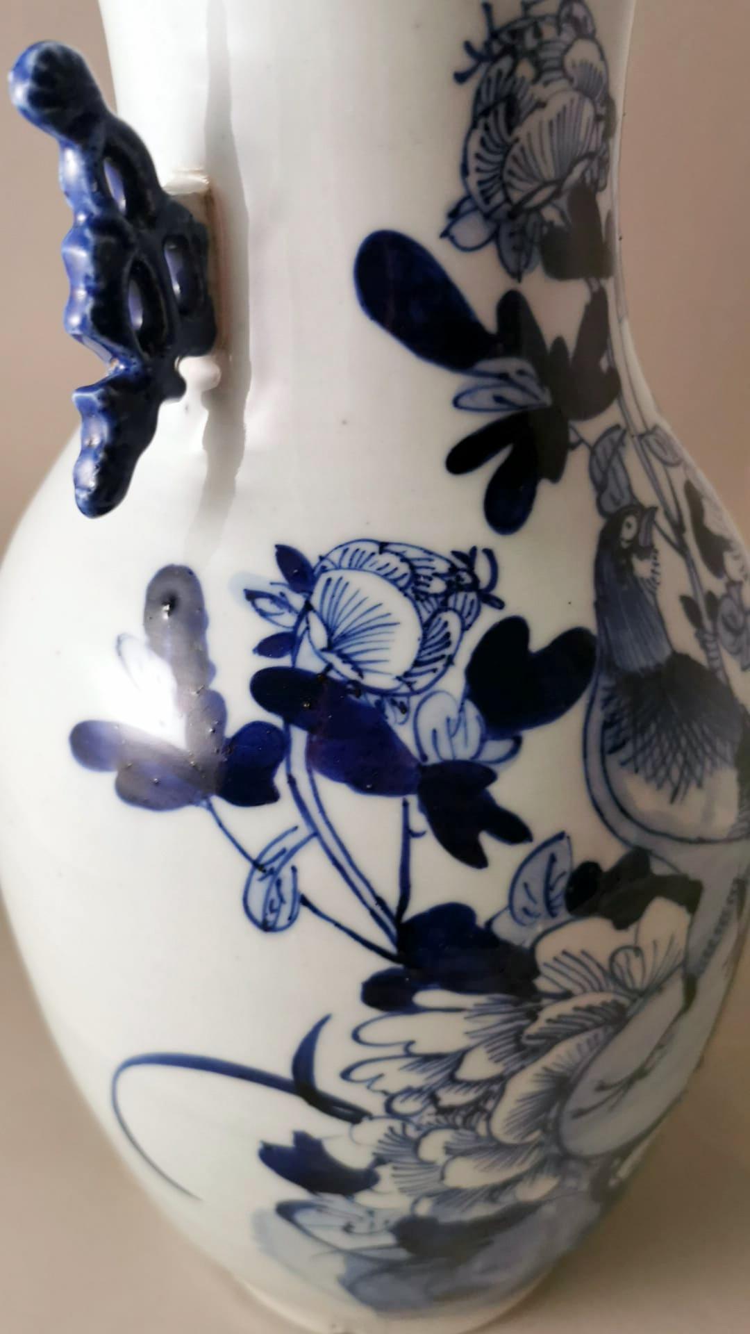 Chinesische Baluster-Vase aus Porzellan mit kobaltblauer Blumendekoration im Angebot 6