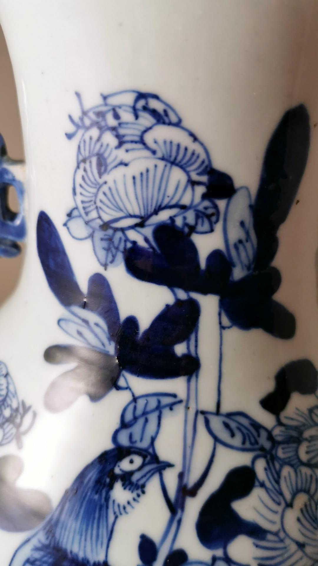 Chinesische Baluster-Vase aus Porzellan mit kobaltblauer Blumendekoration im Angebot 7
