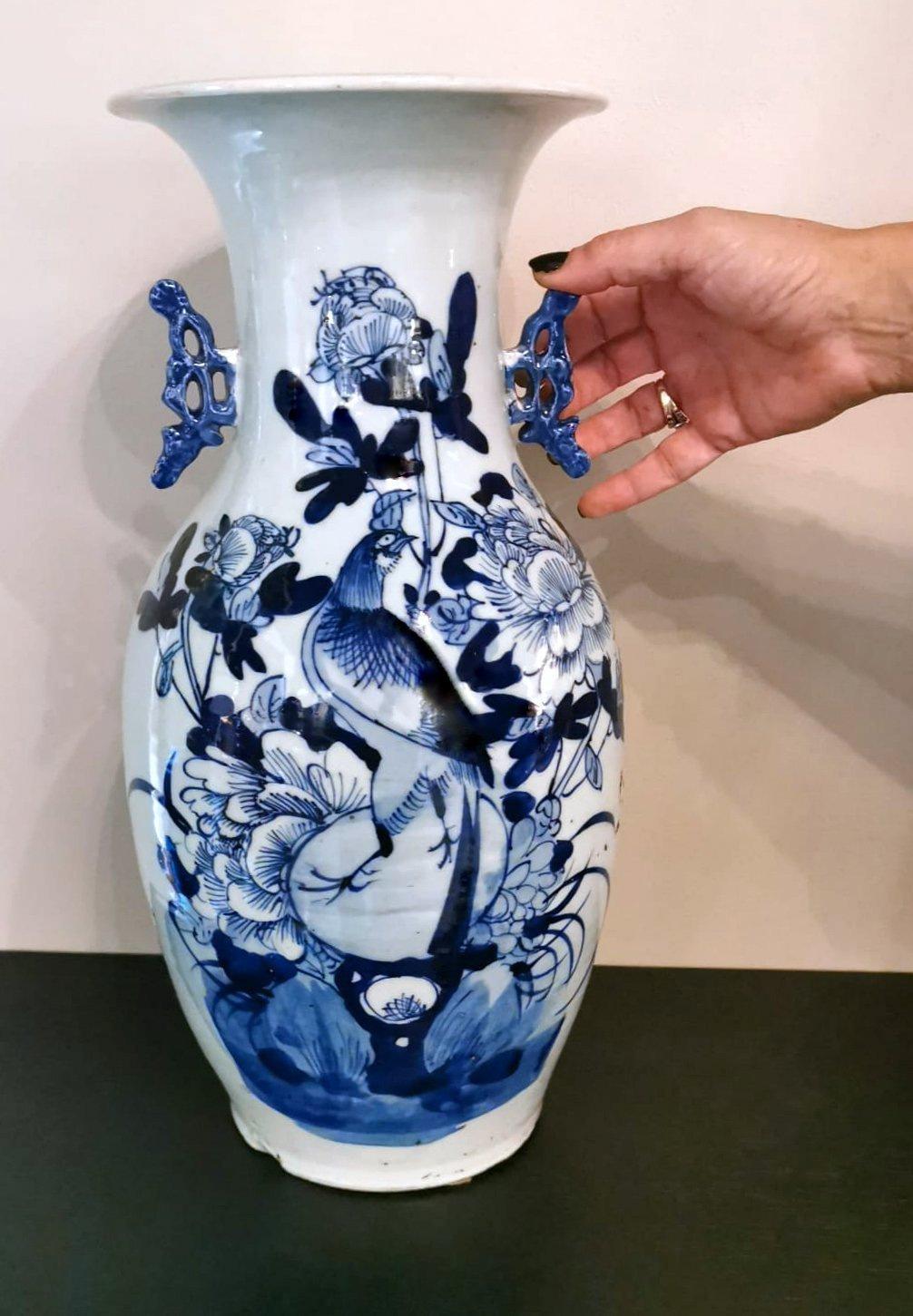 Chinesische Baluster-Vase aus Porzellan mit kobaltblauer Blumendekoration im Angebot 14