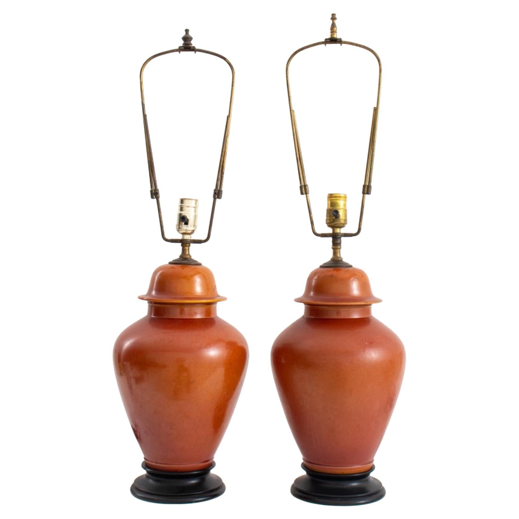 Paar chinesische Porzellan-Baluster-Vasen mit Deckellampe