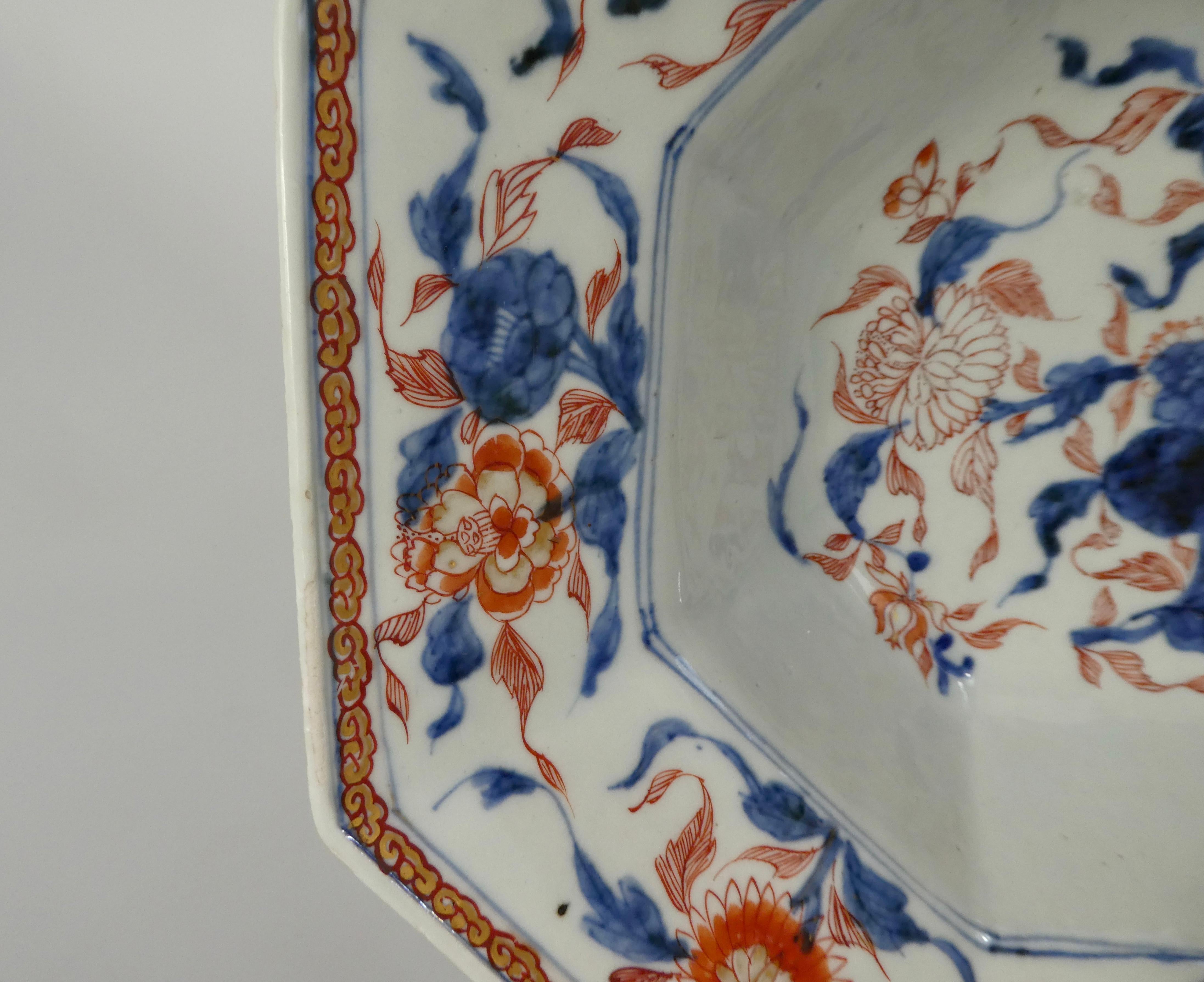 Chinese Porcelain Barbers Bowl, Chinese Imari Decoration, Kangxi Period In Good Condition In Gargrave, North Yorkshire