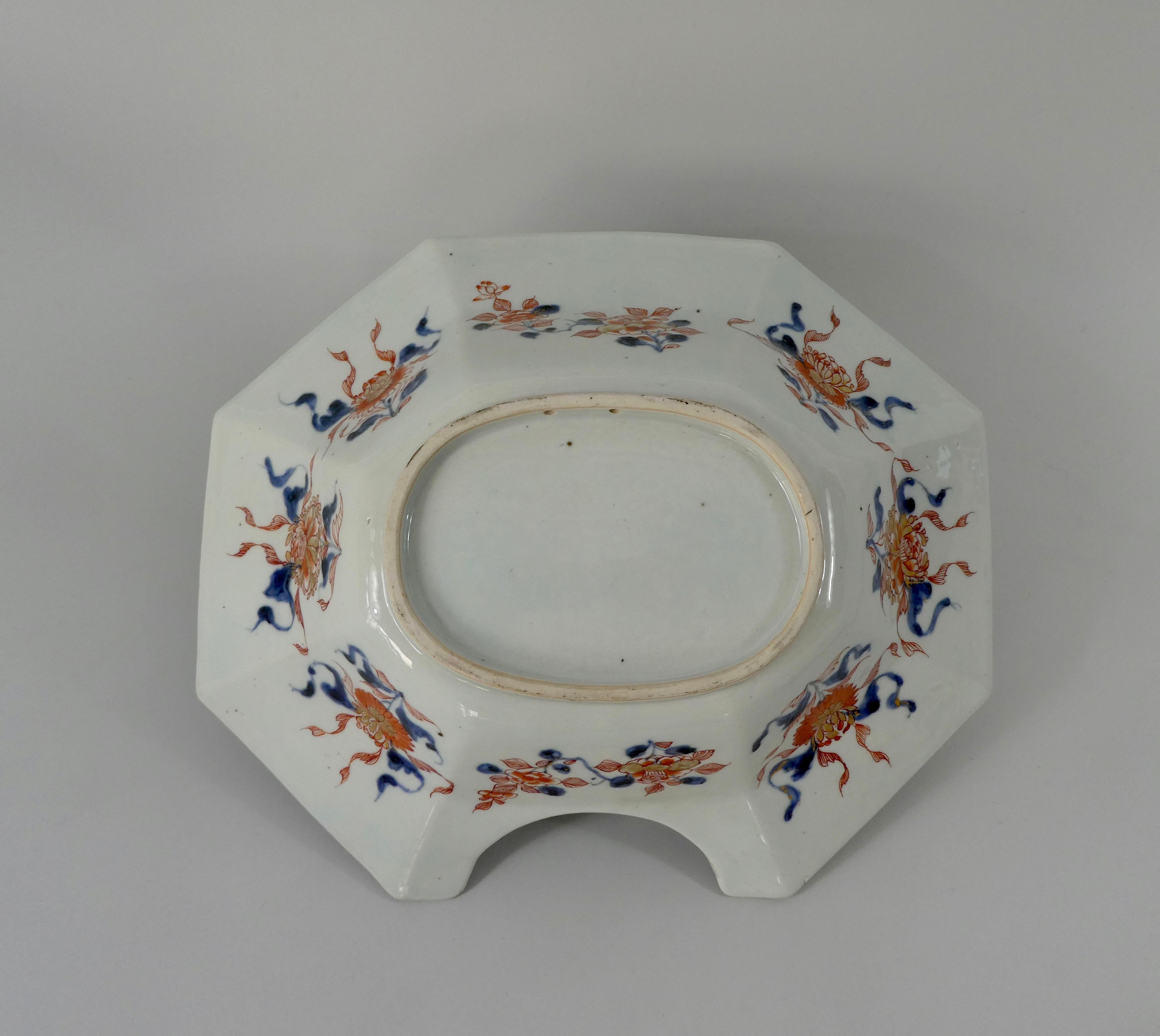 Chinese Porcelain Barbers Bowl, Chinese Imari Decoration, Kangxi Period 2