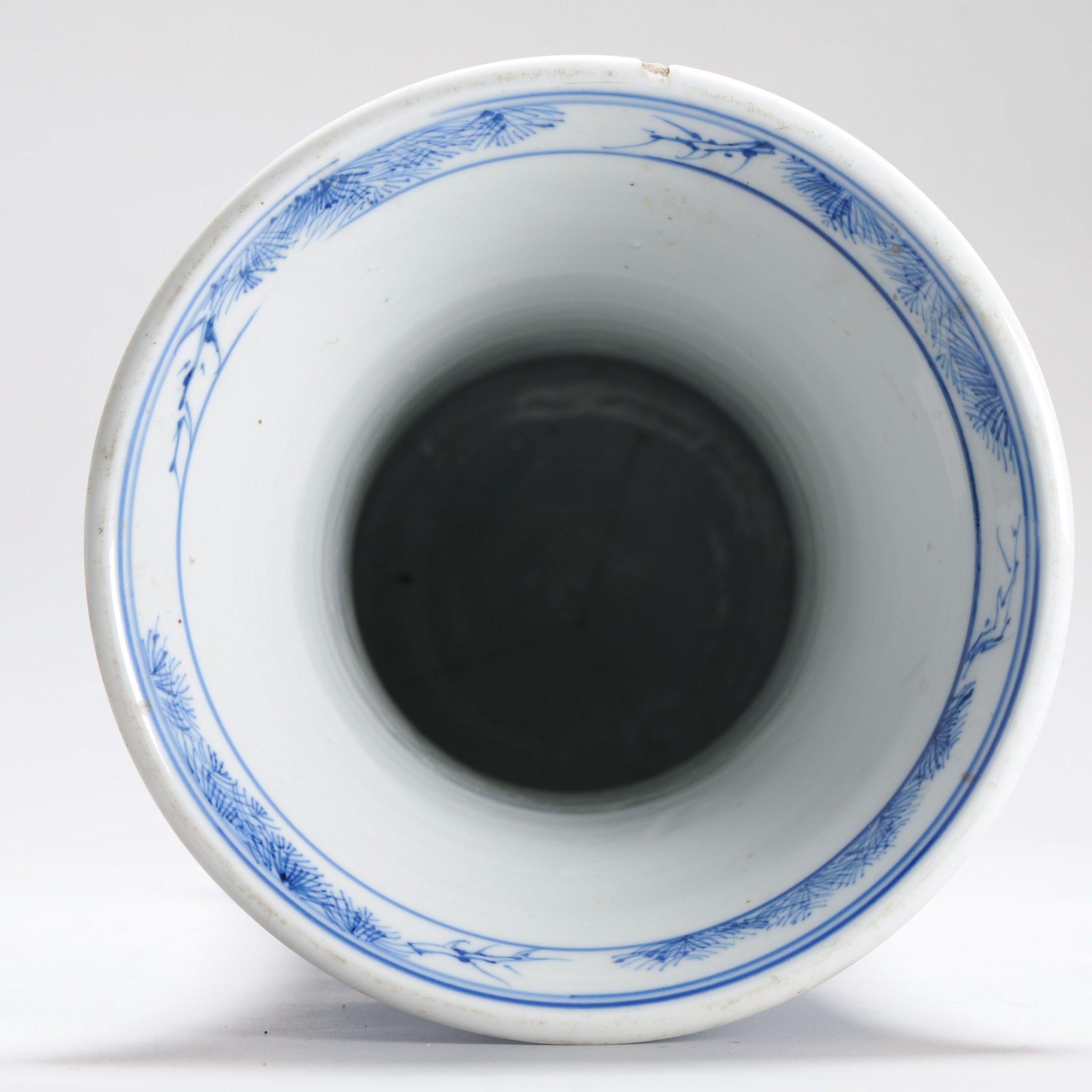 Chinese Porcelain Beaker Vase in Blue & White Flowers Cobalt, 17th/18th Century In Good Condition In Amsterdam, Noord Holland
