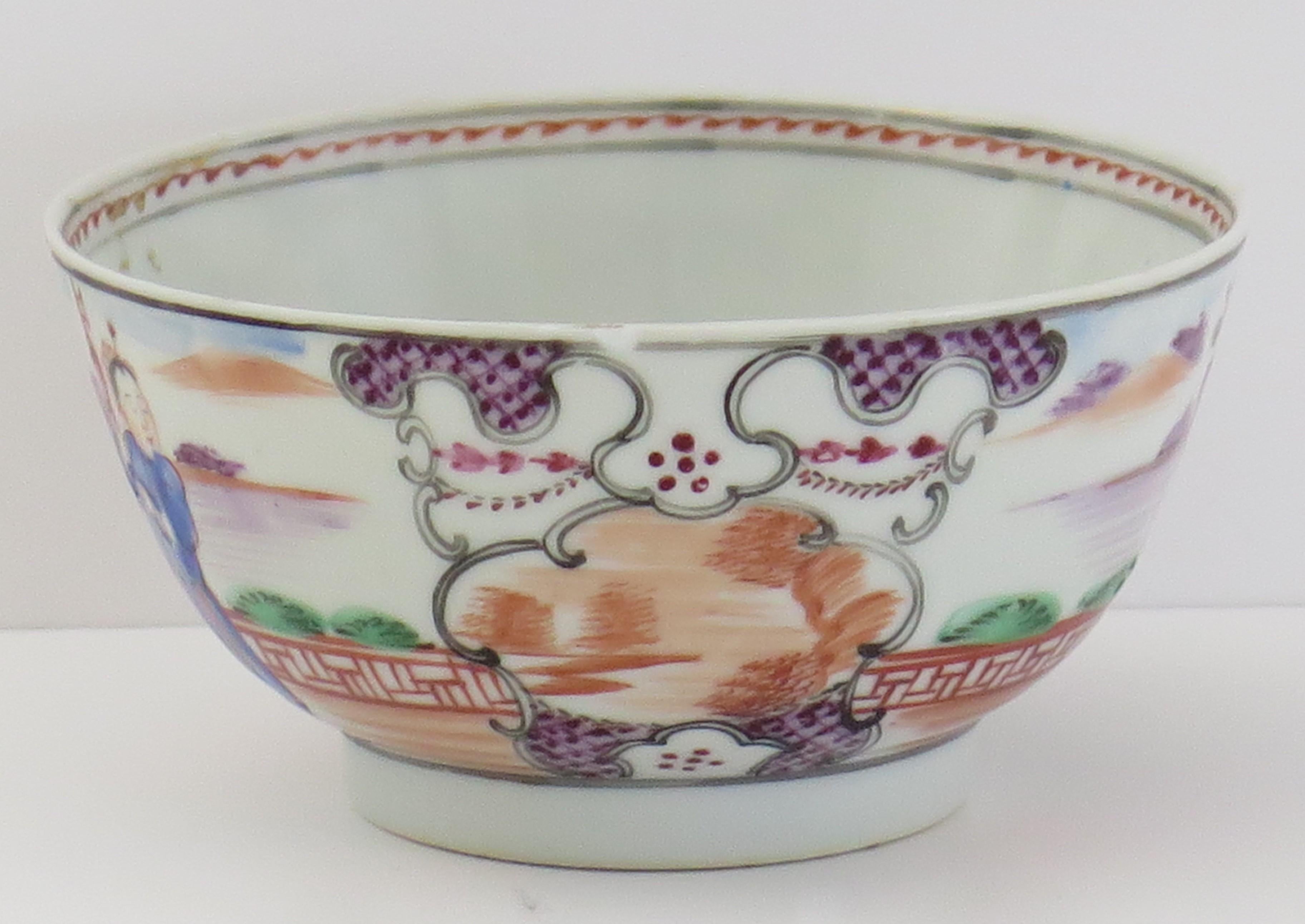 Hand-Painted Chinese Porcelain Berry Bowl Hand Painted Famille Rose, Qing Qianlong circa 1760 For Sale