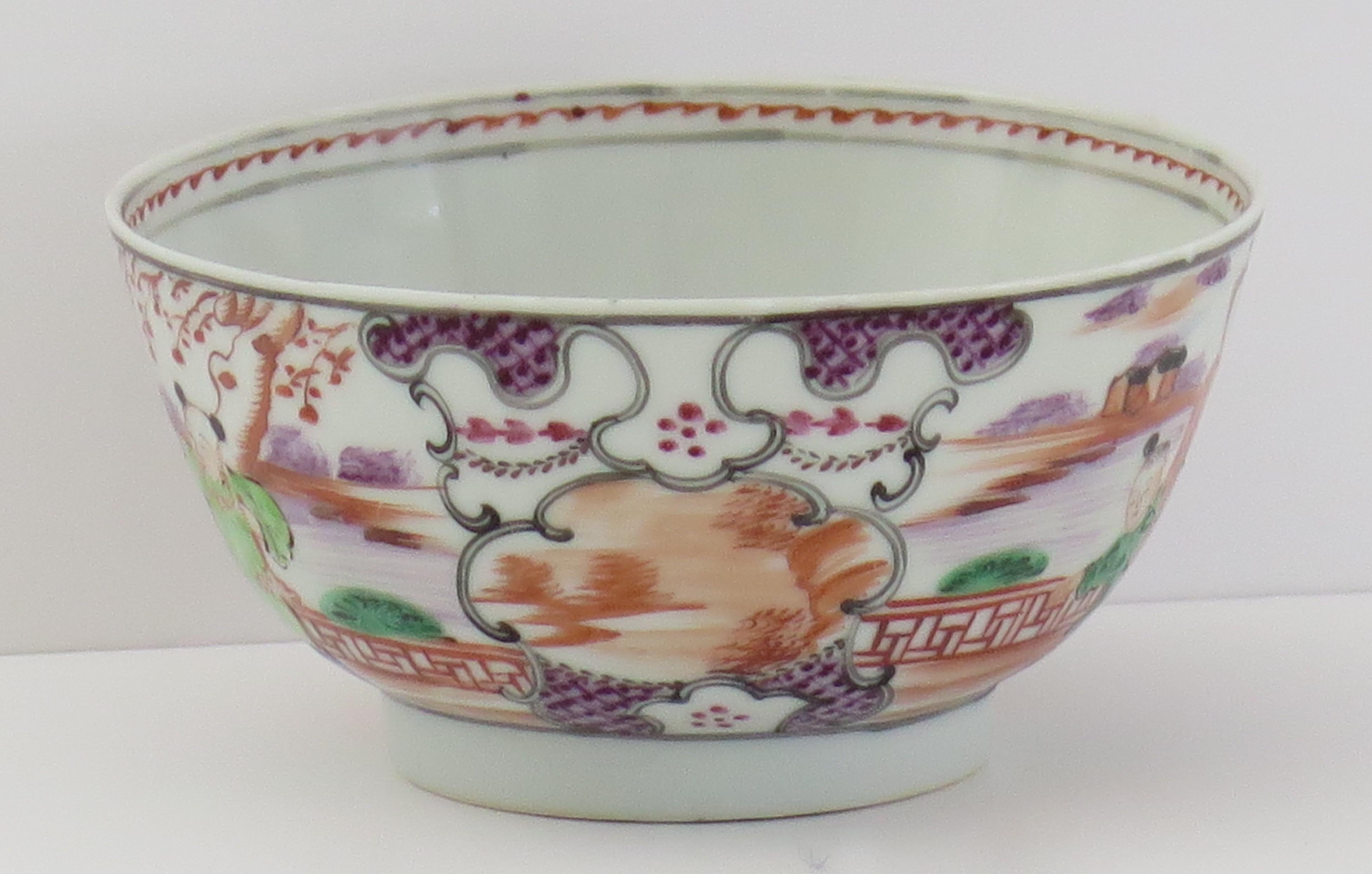 18th Century Chinese Porcelain Berry Bowl Hand Painted Famille Rose, Qing Qianlong circa 1760 For Sale