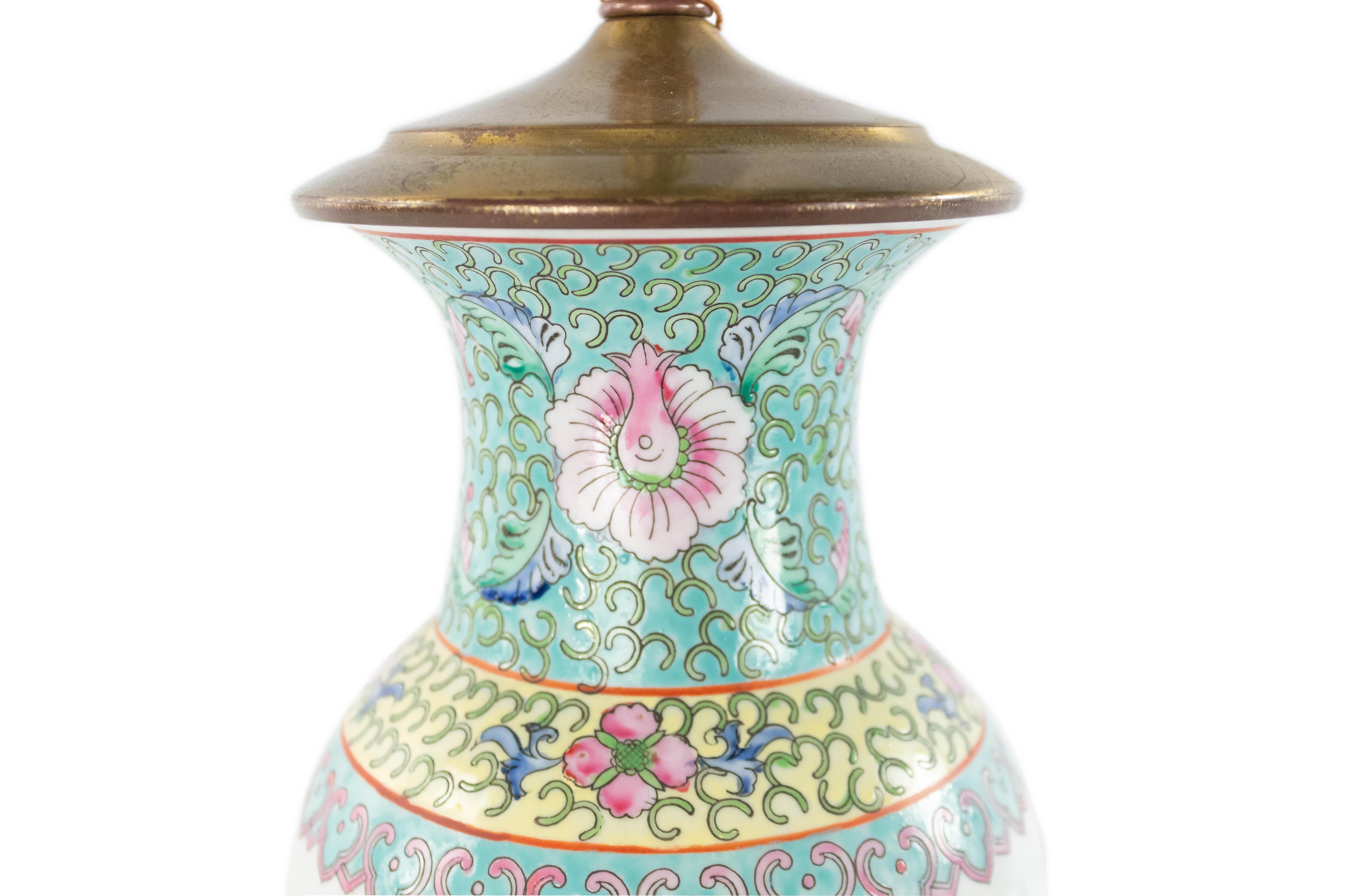 Chinese Porcelain Bird Motif Table Lamp For Sale 2