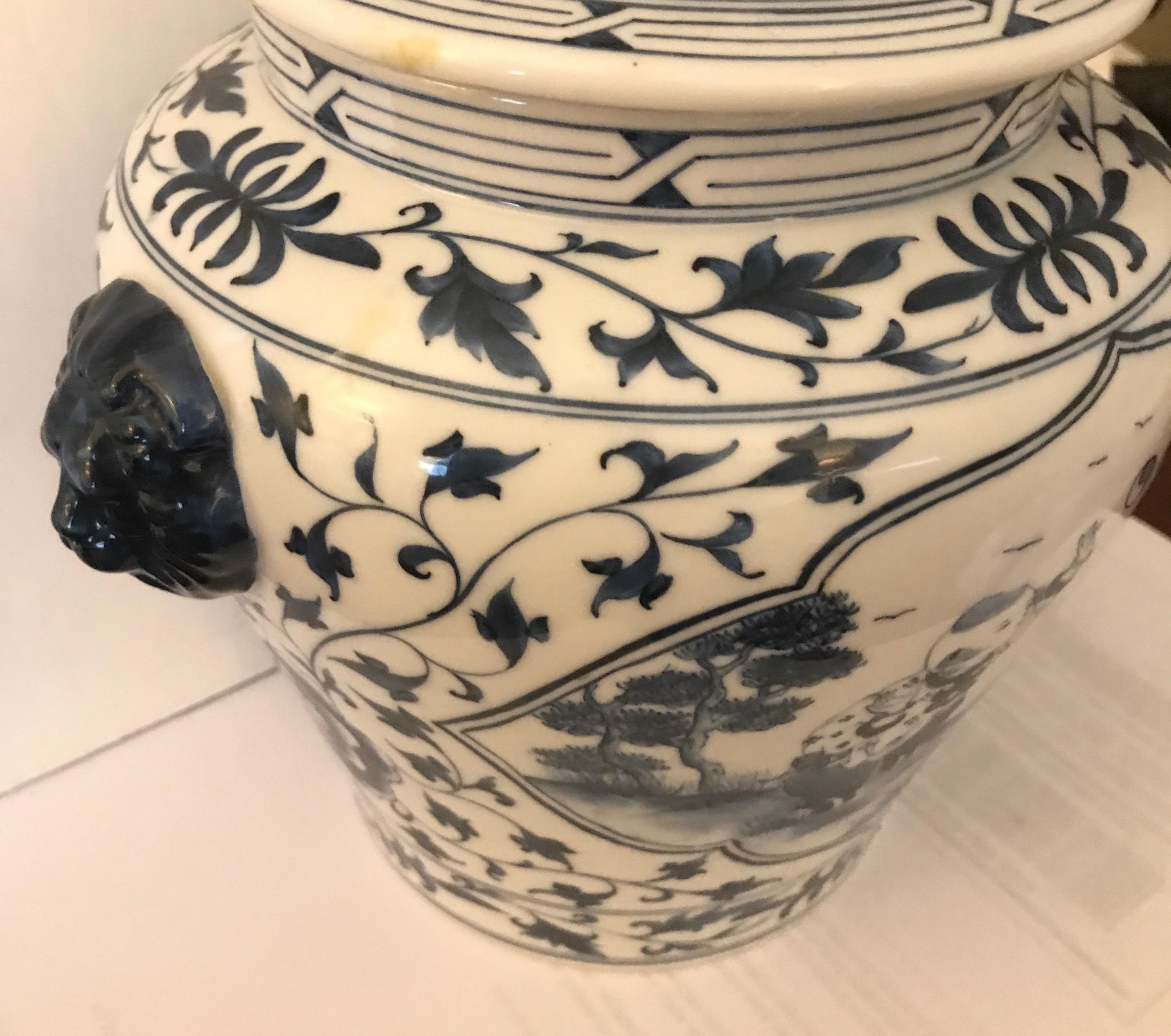 Chinese Porcelain Blue and White Covered Jar 2
