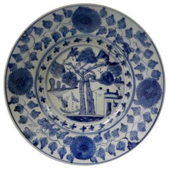 Antique Chinese Porcelain Blue and White Dish, Swatow, circa 1600, Ming Dynasty