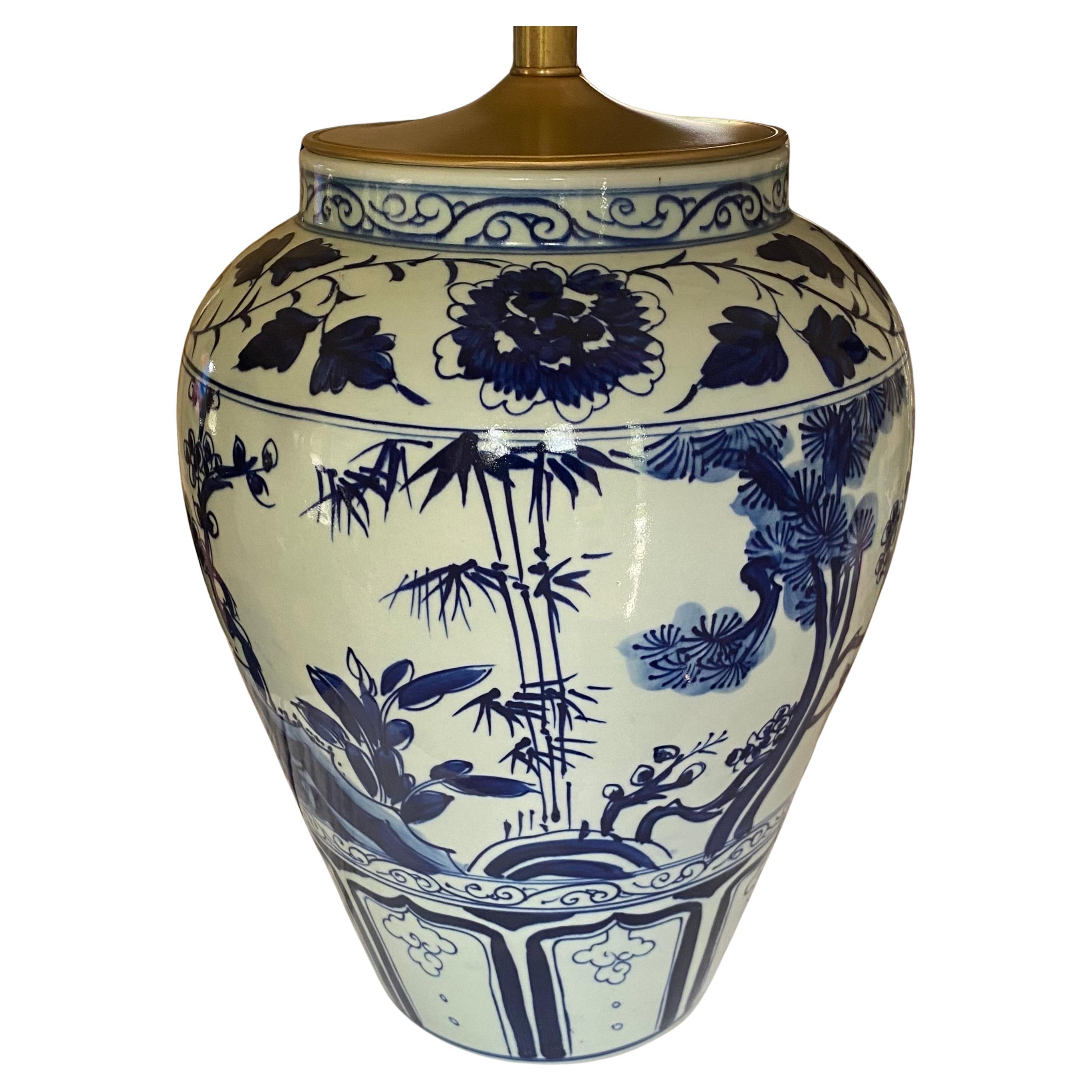 Chinesisches Porzellan Blau und Weiß Ingwer Glas Tischlampe im Zustand „Gut“ im Angebot in Lambertville, NJ