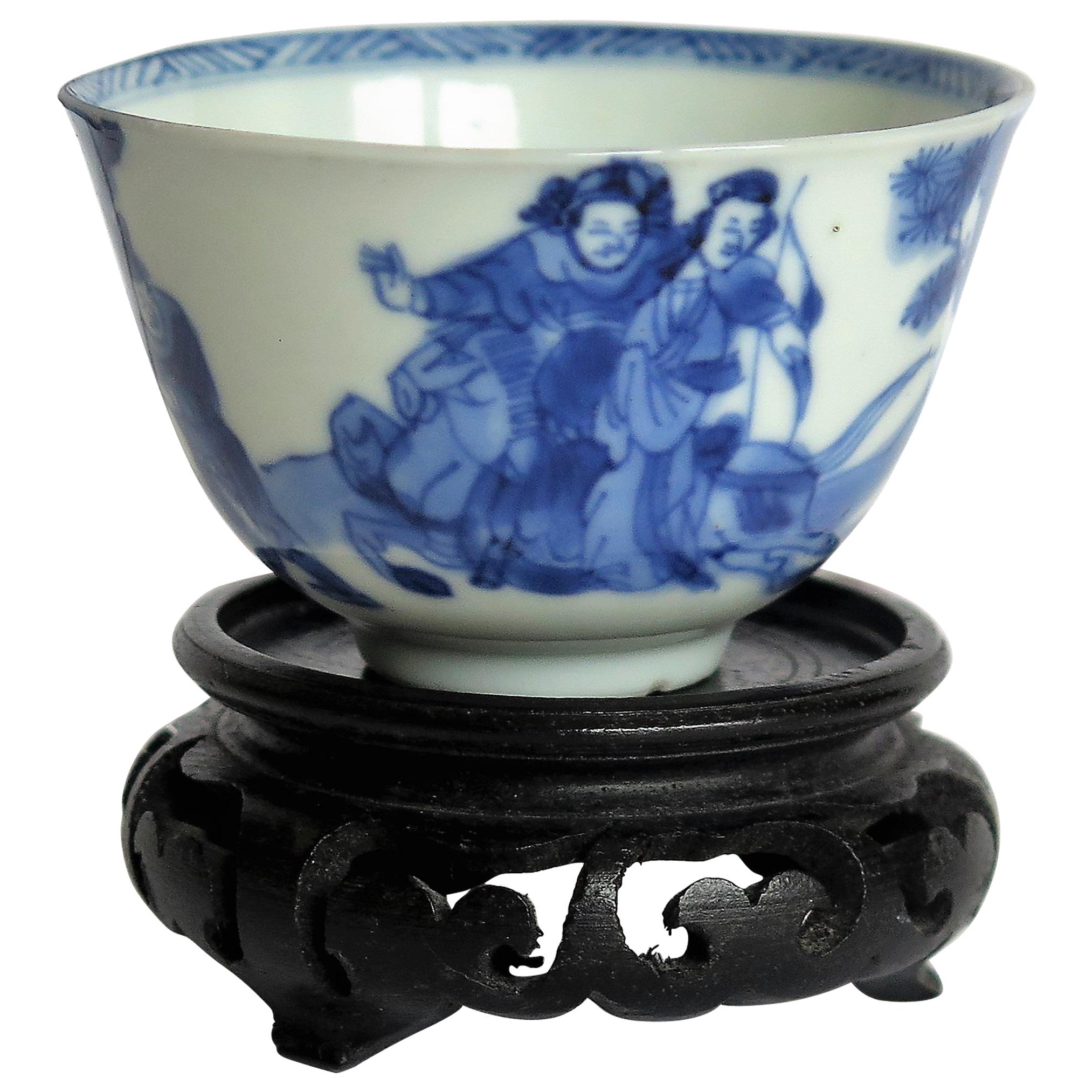Chinese Porcelain Blue and White Tea Bowl on Stand Finely Painted, Qing Kangxi