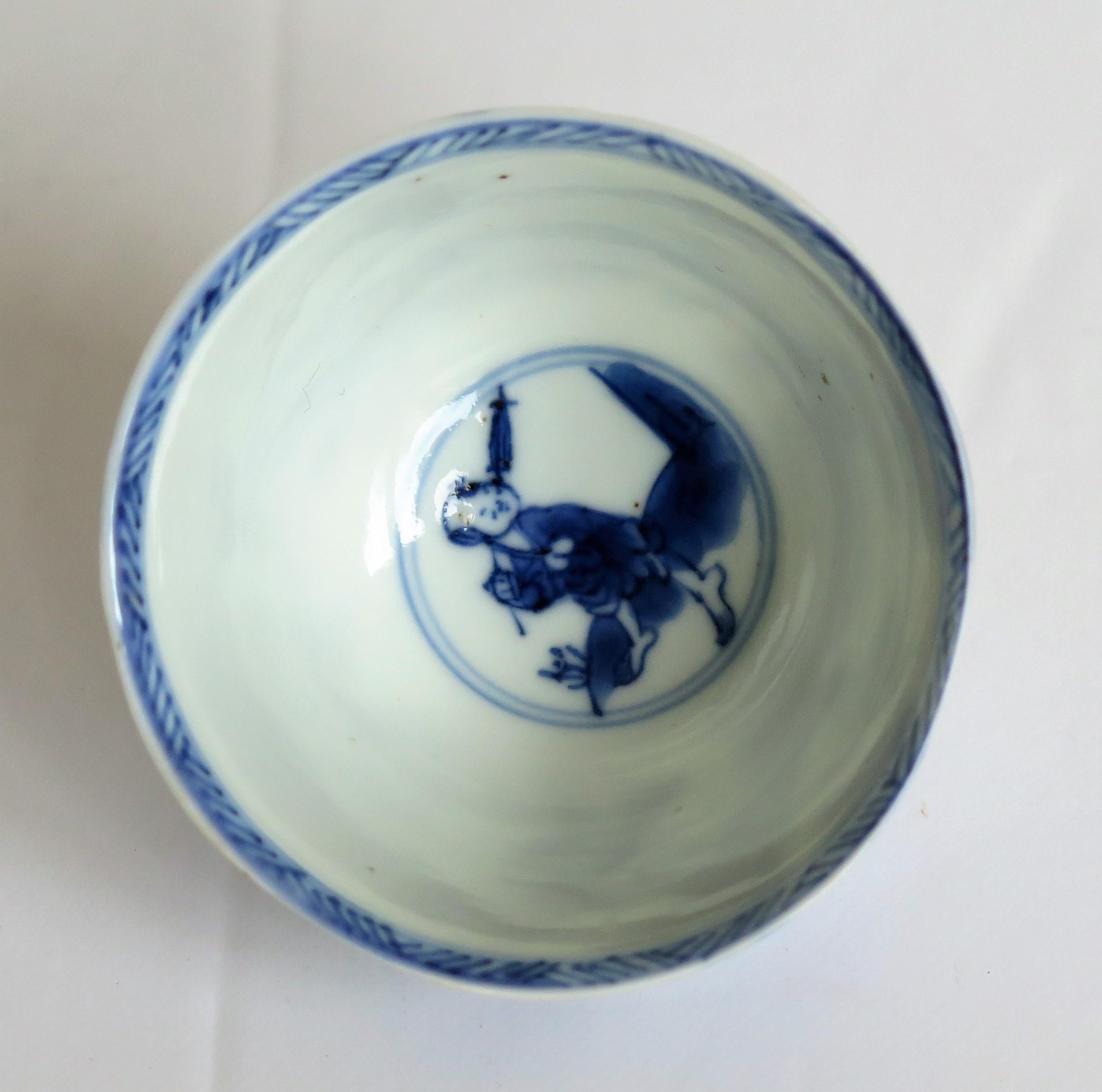 Chinese Porcelain Blue and White Tea Bowl on Stand Finely Painted, Qing Kangxi  9