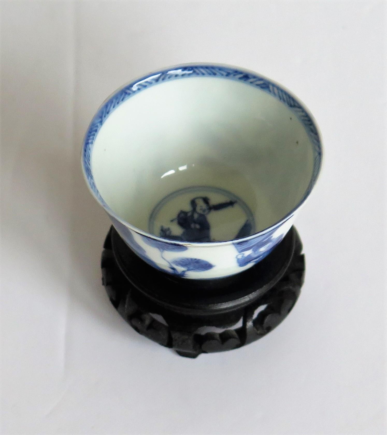 18th Century Chinese Porcelain Blue and White Tea Bowl on Stand Finely Painted, Qing Kangxi 