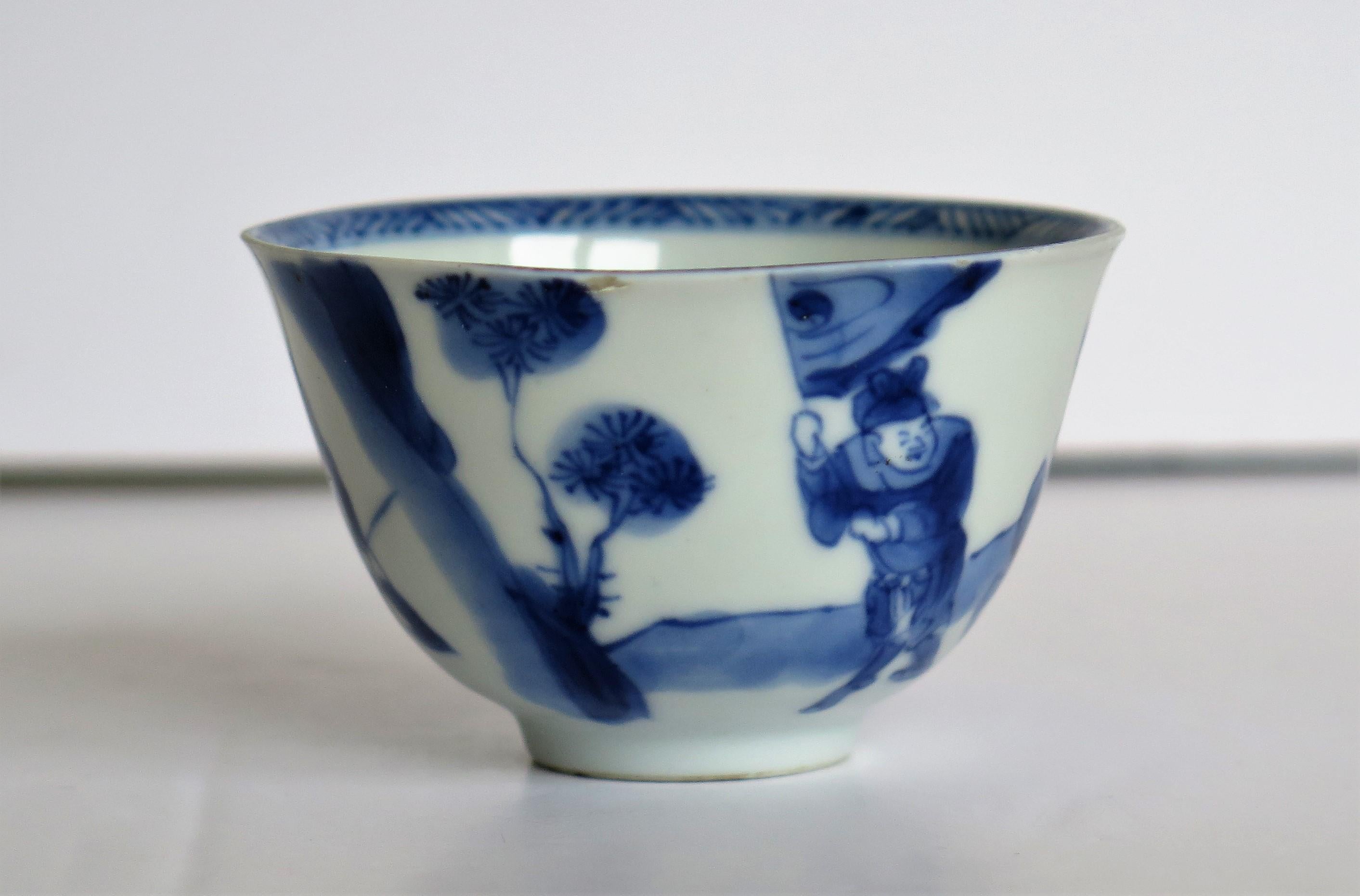 Chinese Porcelain Blue and White Tea Bowl on Stand Finely Painted, Qing Kangxi  1