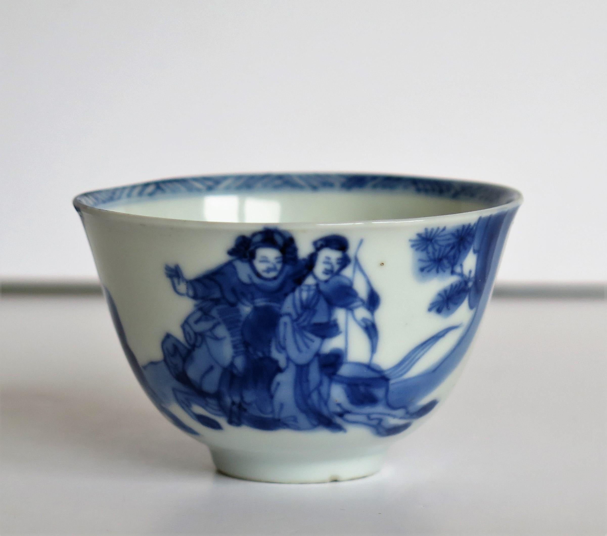 Chinese Porcelain Blue and White Tea Bowl on Stand Finely Painted, Qing Kangxi  3