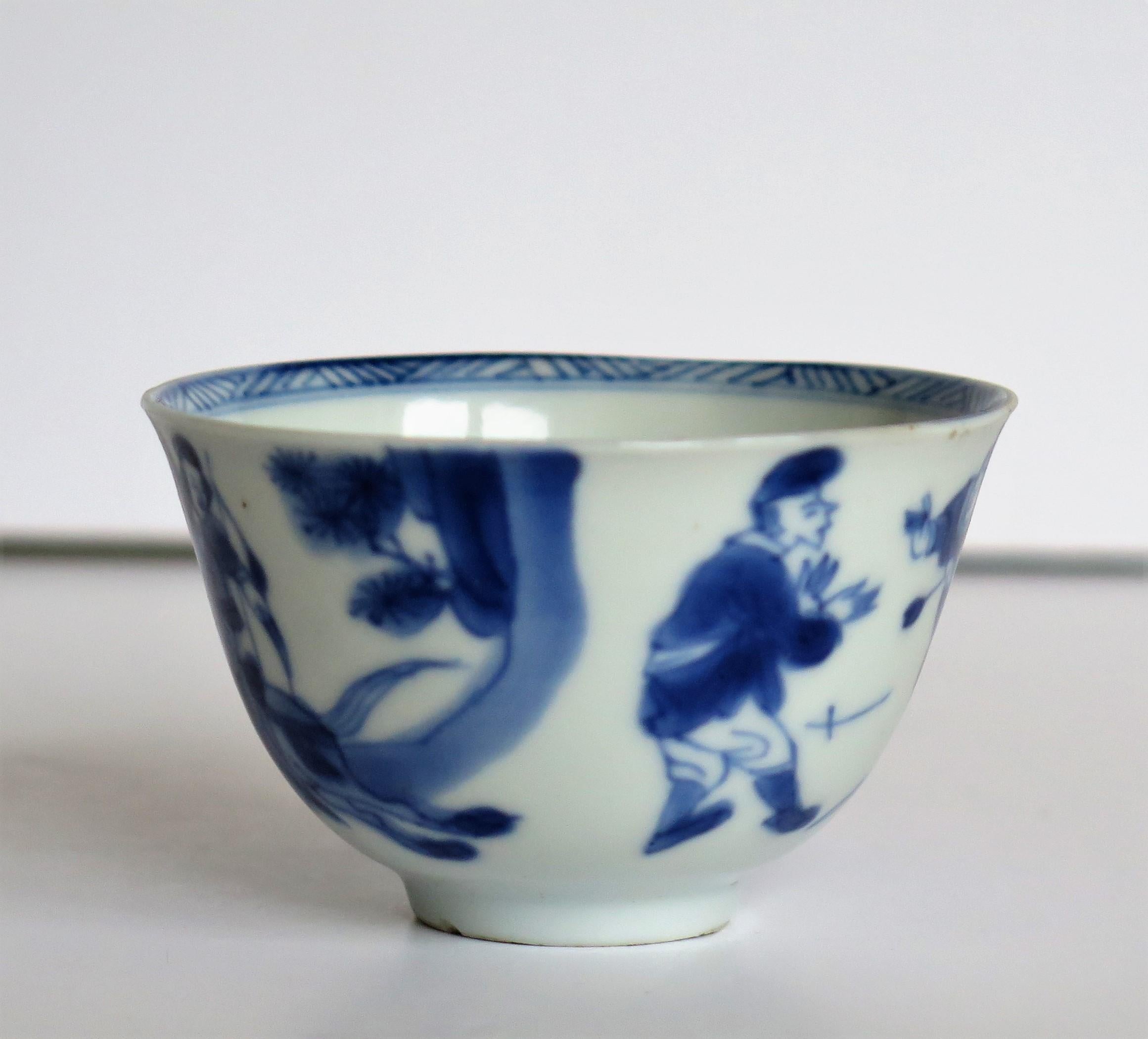 Chinese Porcelain Blue and White Tea Bowl on Stand Finely Painted, Qing Kangxi  4