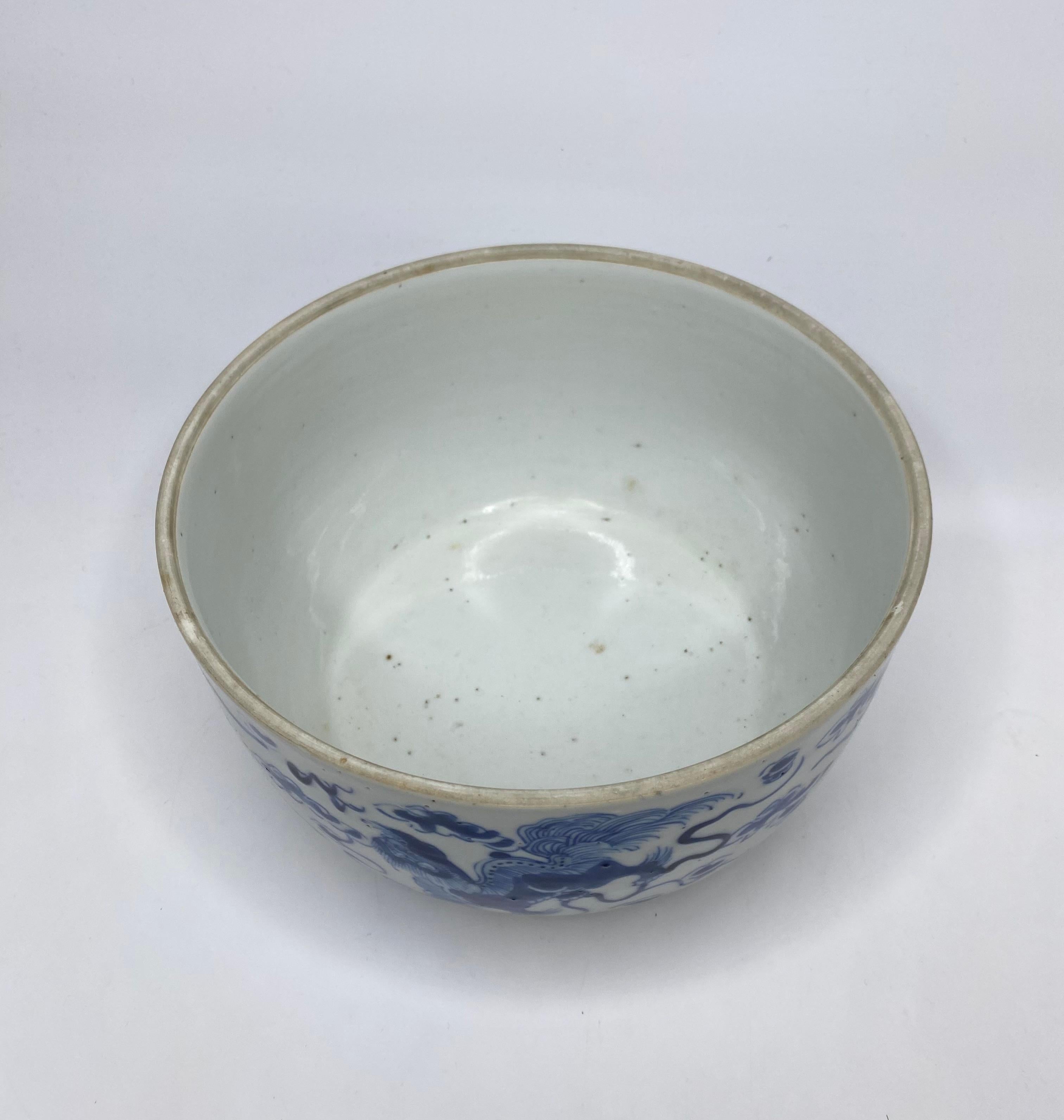 Porcelain Chinese porcelain bowl and cover, Foo Dogs, c. 1880, Qing Dynasty.