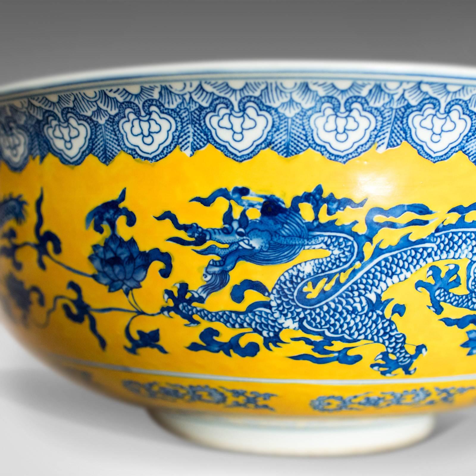 Chinese Porcelain Bowl, Dragons, Blue, White and Yellow, Late 20th Century In Excellent Condition In Hele, Devon, GB