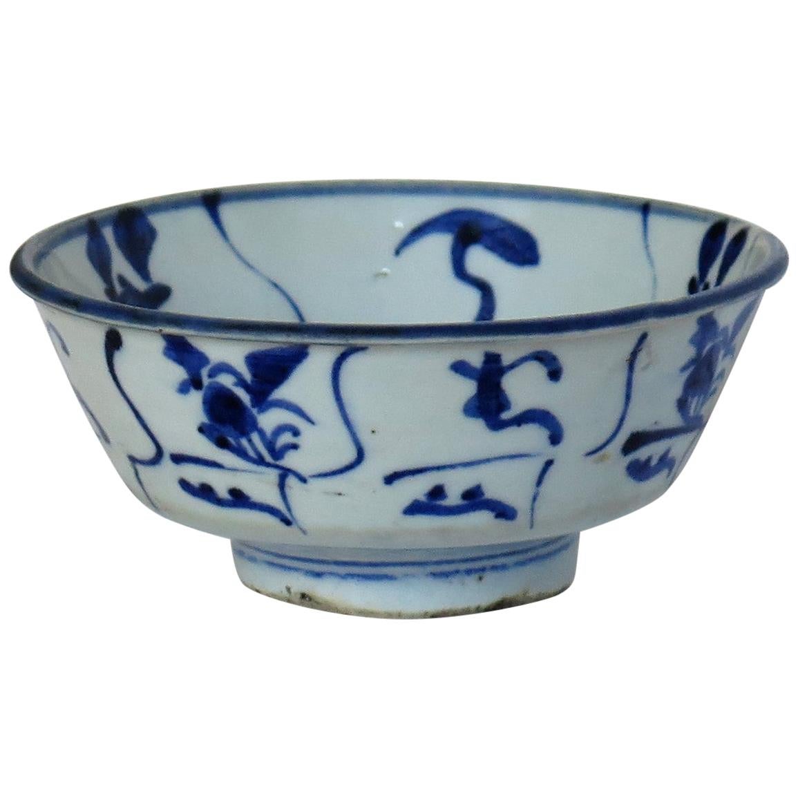 Chinese Porcelain Bowl Hand Painted Blue and White, 17th Century Ming Export