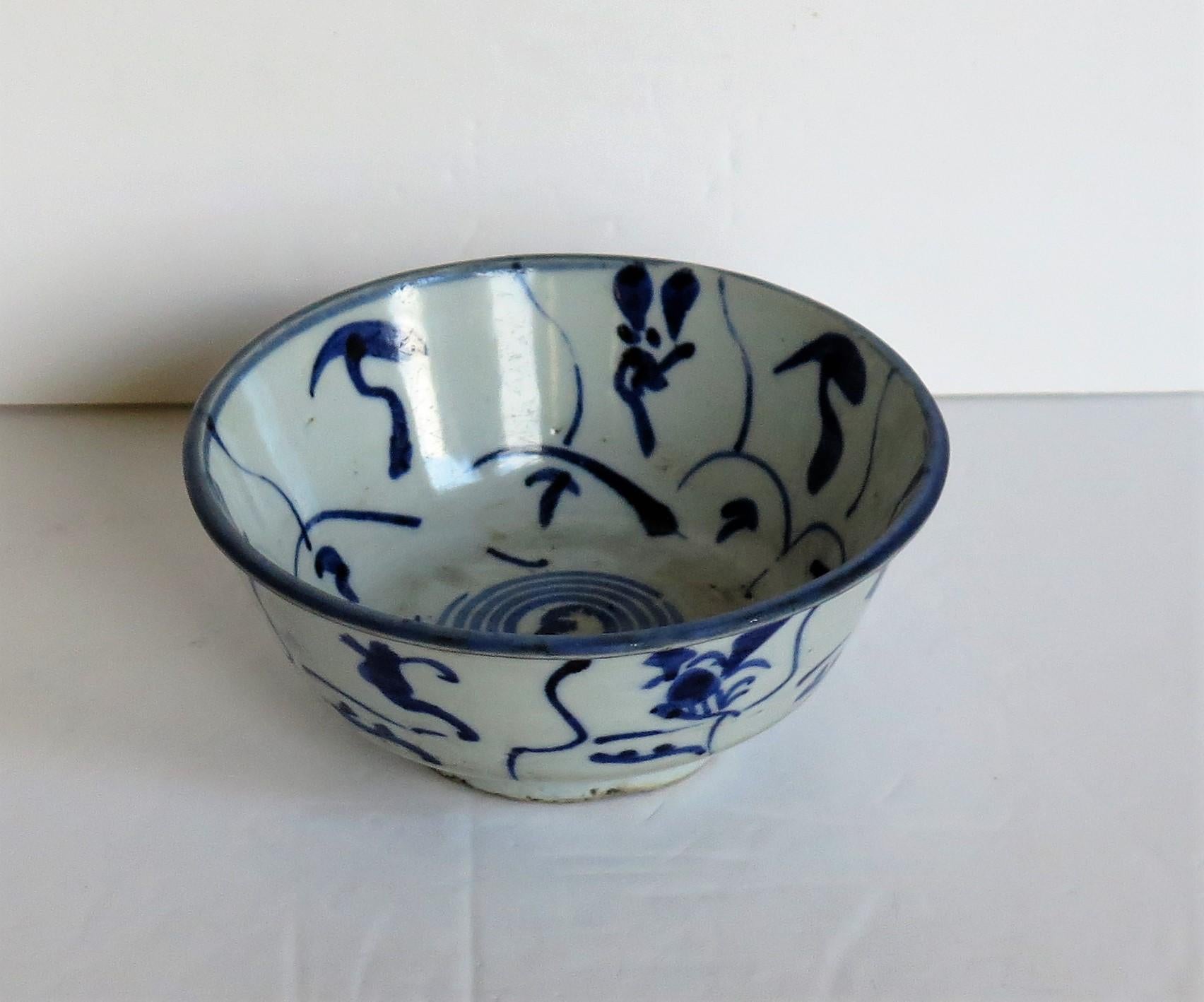 This is a hand painted Chinese Export porcelain bowl, which we date to the 17th century, Ming Dynasty. 

The bowl is fairly thickly potted with a fairly high, slightly undercut foot and an everted rim.

The bowl is decorated inside and outside,