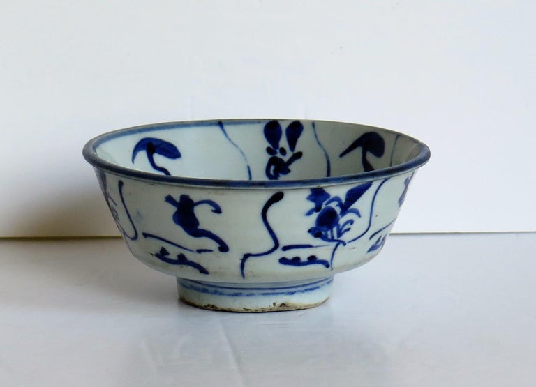 18th Century and Earlier Chinese Porcelain Bowl Hand Painted Blue and White, 17th Century Ming Export For Sale
