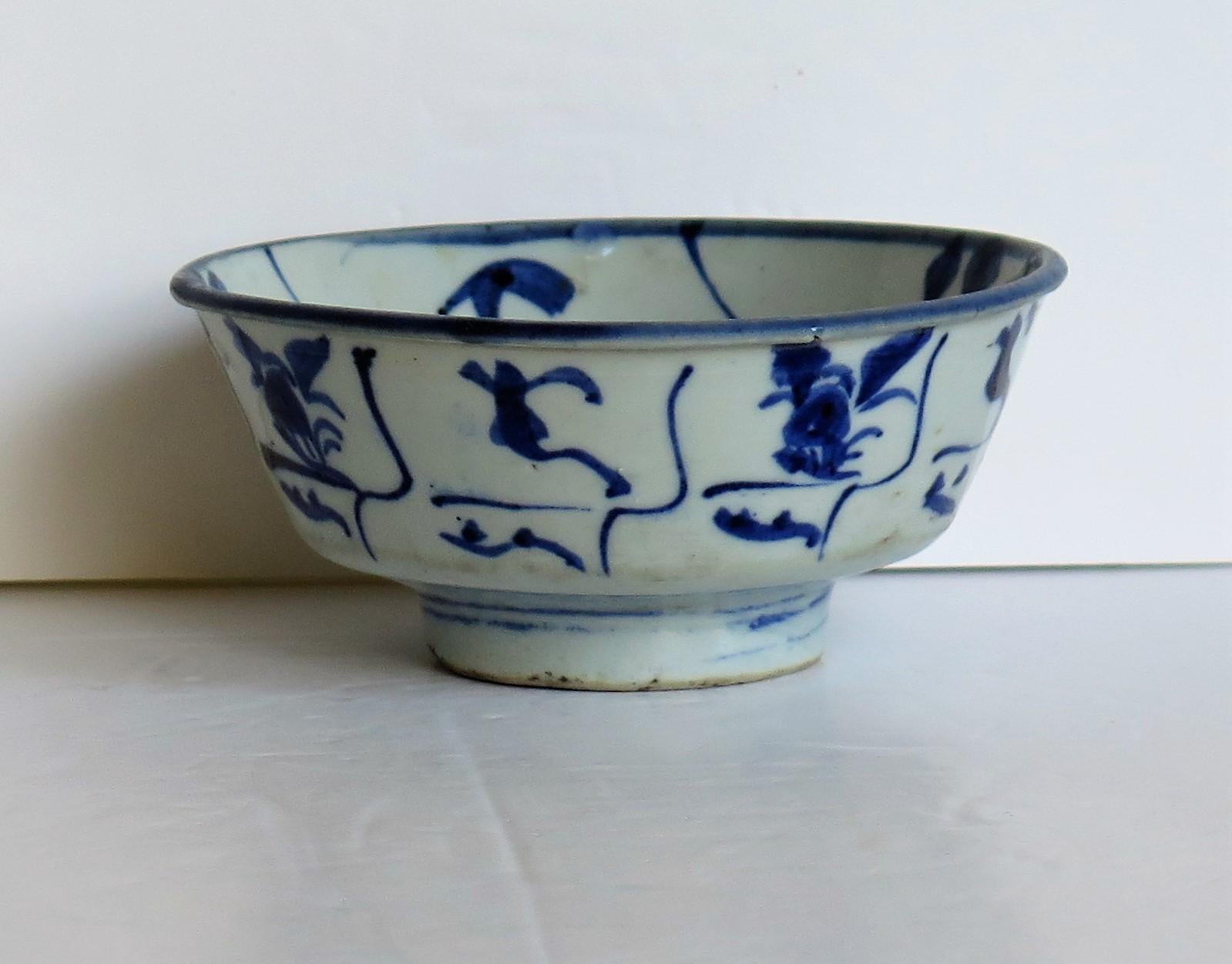 18th Century and Earlier Chinese Porcelain Bowl Hand Painted Blue and White, 17th Century Ming Export For Sale