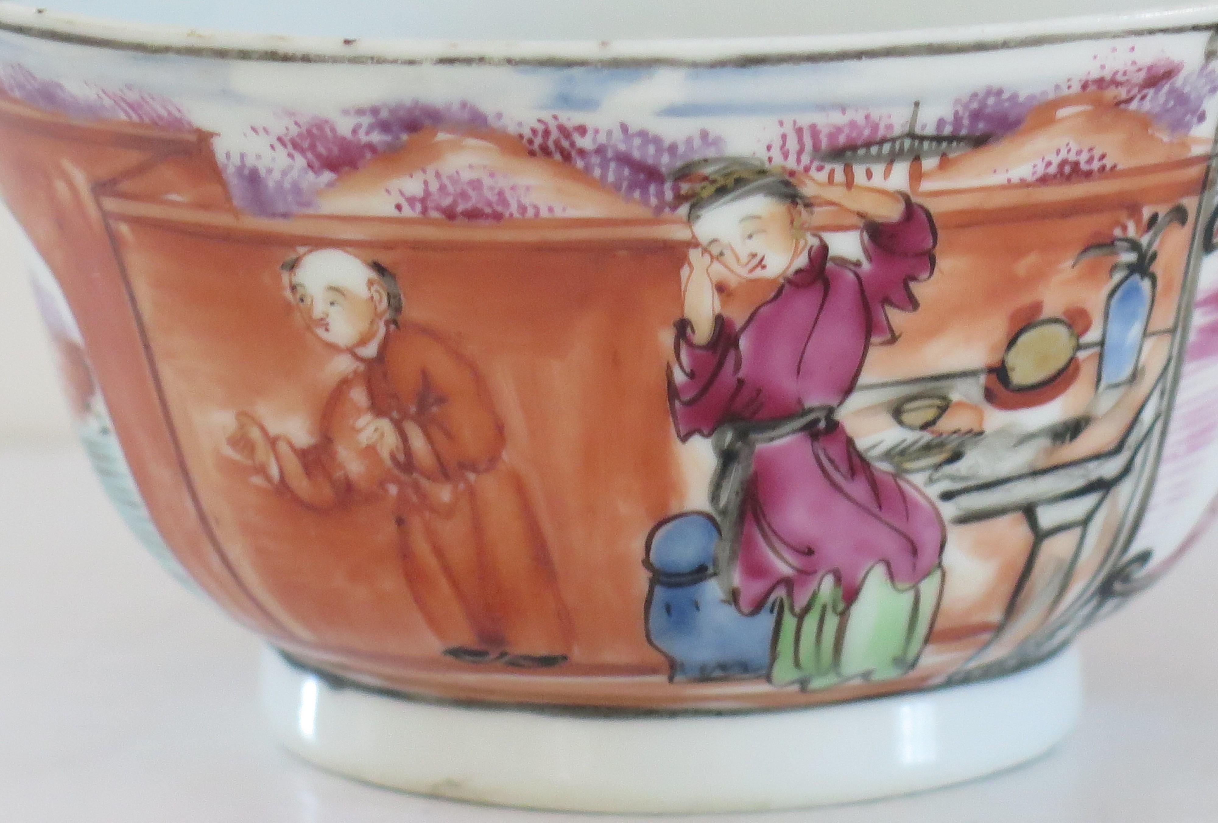 Chinese Porcelain Bowl Hand Painted Famille Rose, Qing Qianlong circa 1760 For Sale 4