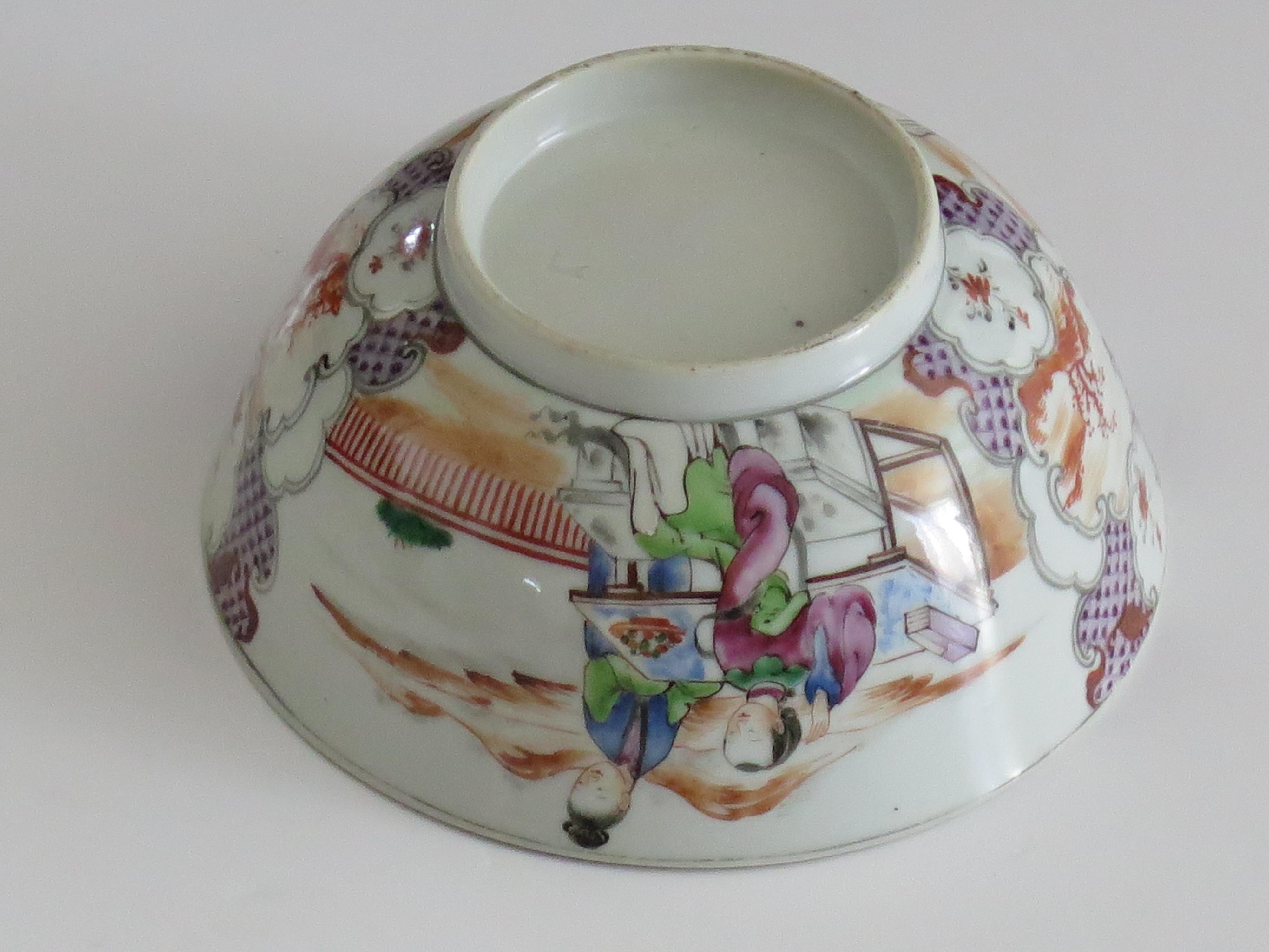 Chinese Porcelain Bowl Hand Painted Famille Rose, Qing Qianlong, circa 1760 For Sale 4