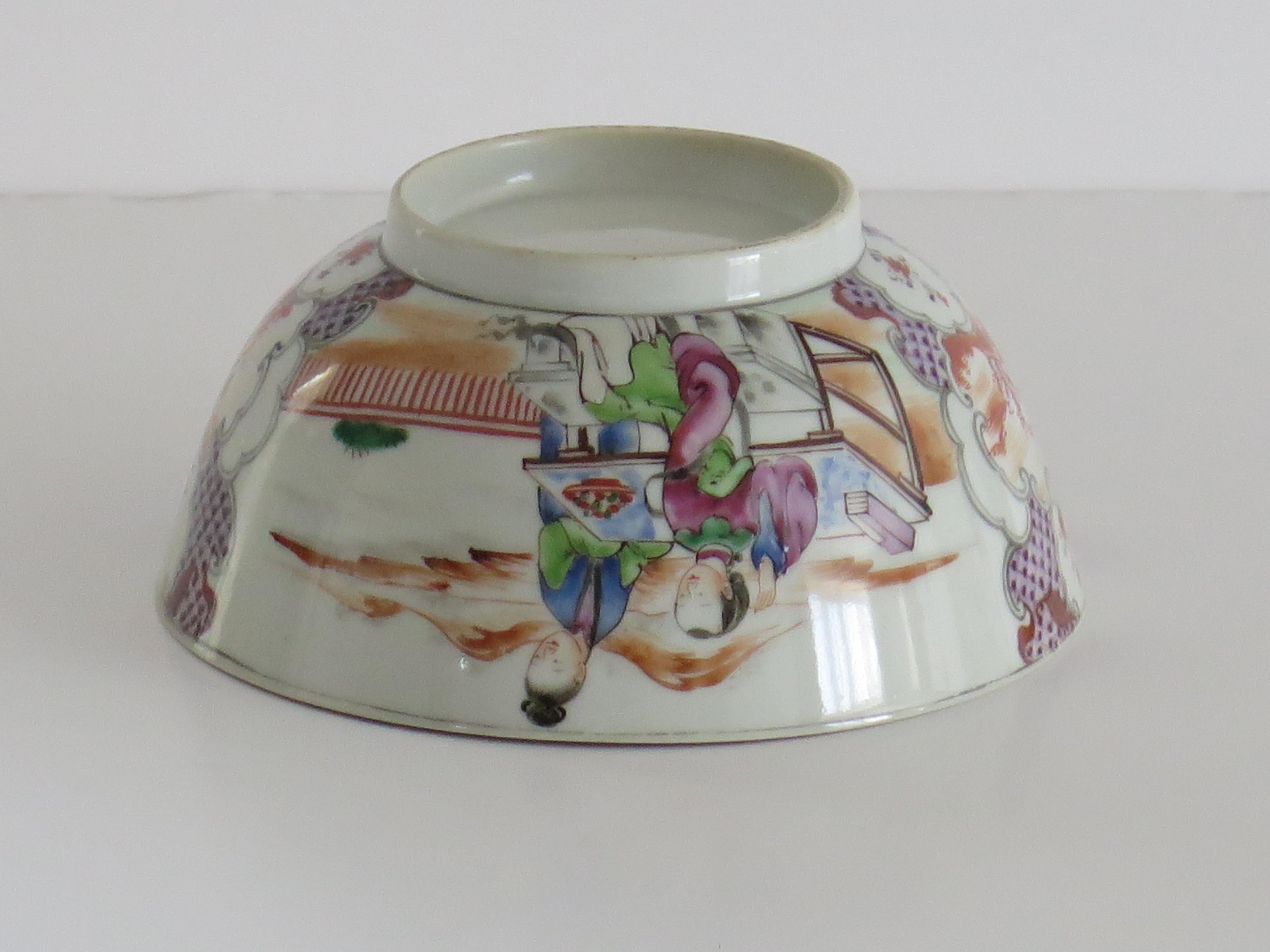 Chinese Porcelain Bowl Hand Painted Famille Rose, Qing Qianlong, circa 1760 For Sale 4