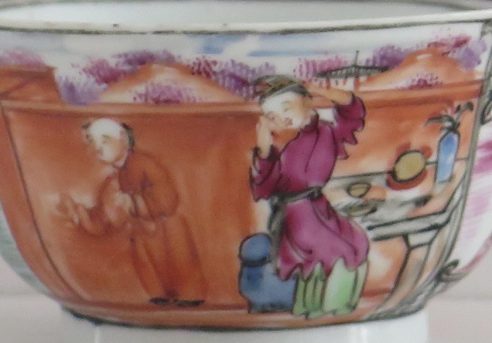 Chinese Porcelain Bowl Hand Painted Famille Rose, Qing Qianlong circa 1760 For Sale 6