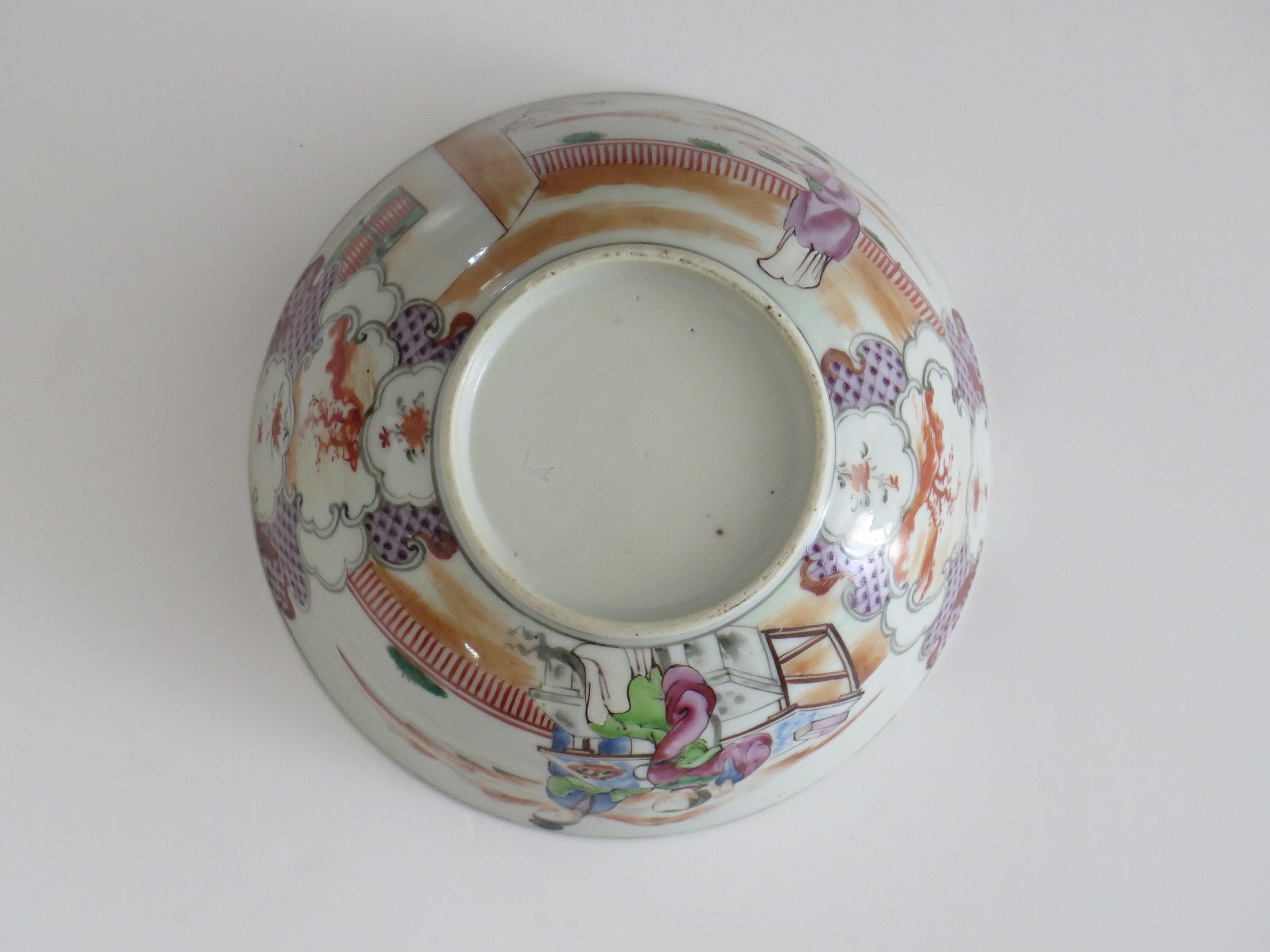 Chinese Porcelain Bowl Hand Painted Famille Rose, Qing Qianlong, circa 1760 For Sale 6