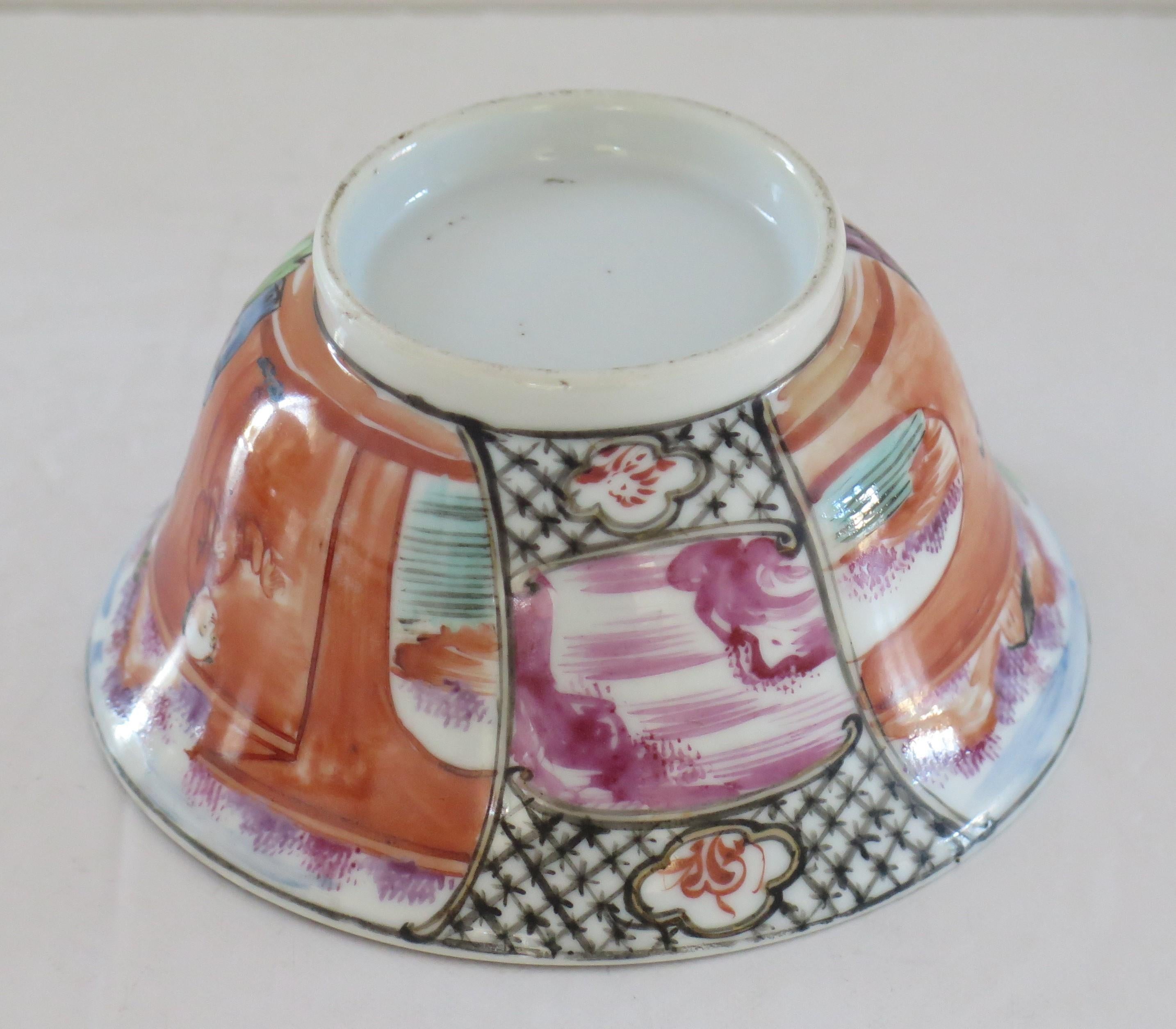 Chinese Porcelain Bowl Hand Painted Famille Rose, Qing Qianlong circa 1760 For Sale 8