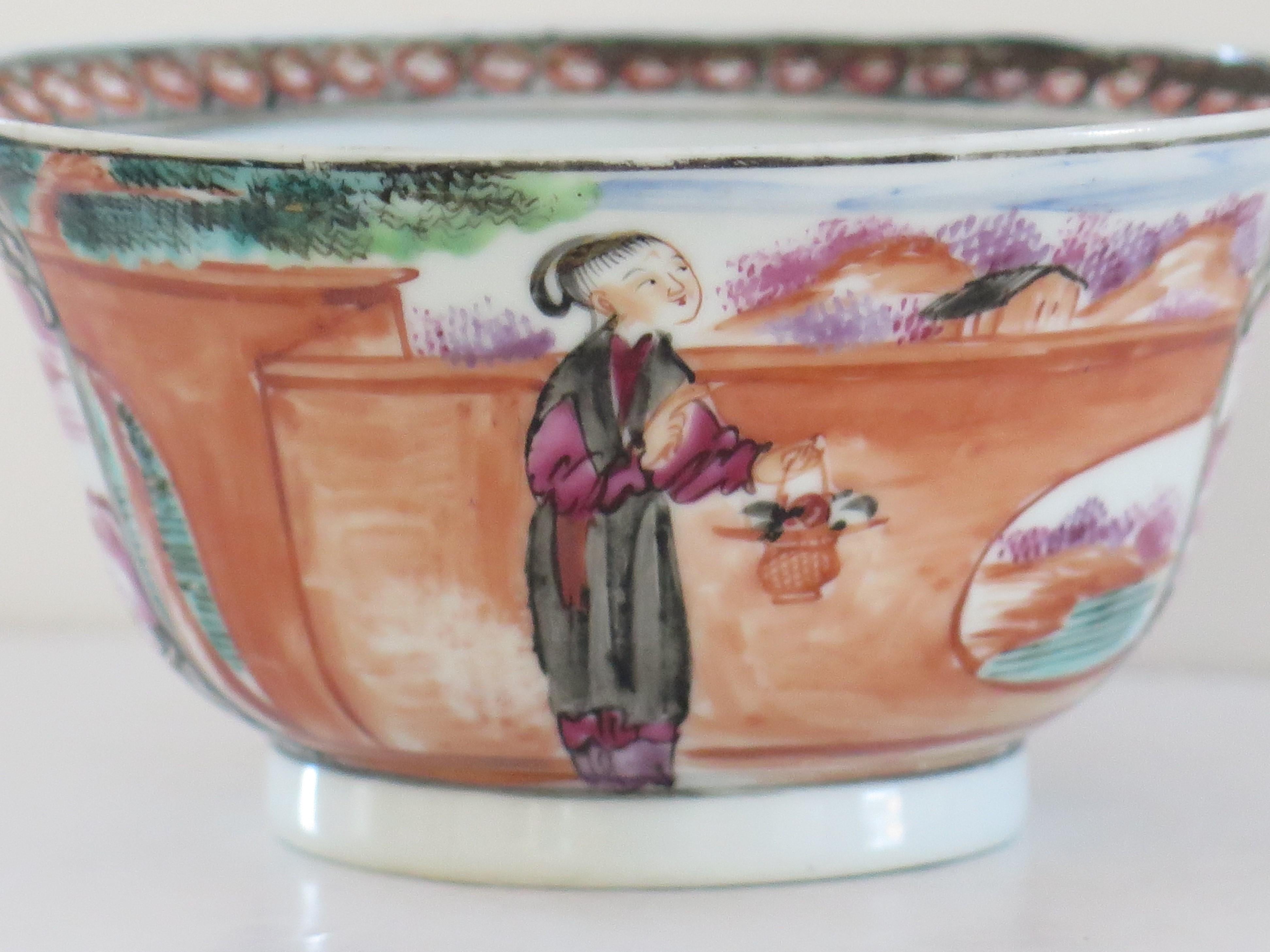 Chinese Porcelain Bowl Hand Painted Famille Rose, Qing Qianlong circa 1760 For Sale 3