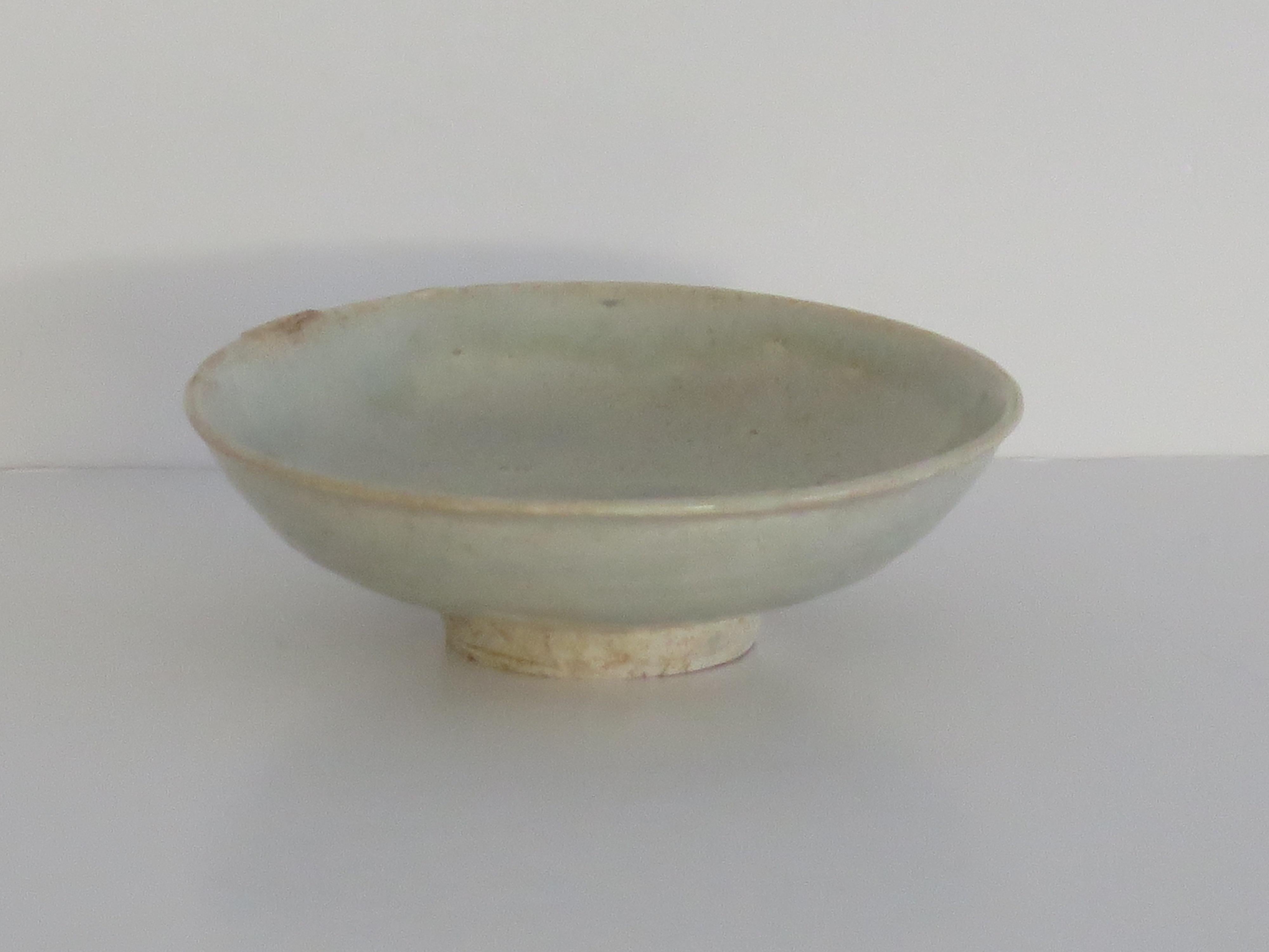 Chinese Porcelain Bowl or Dish Longquan light Celadon, Yuan Dynasty circa 1300 For Sale 6