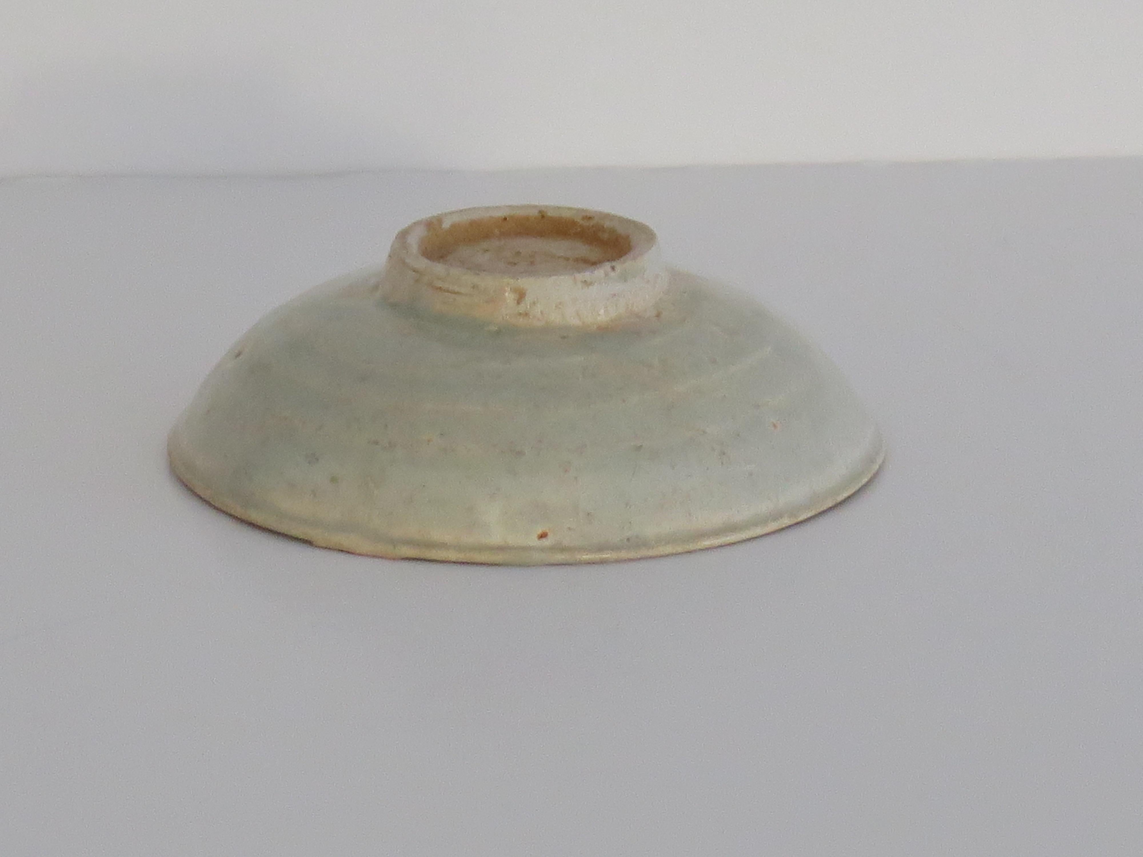 Chinese Porcelain Bowl or Dish Longquan light Celadon, Yuan Dynasty circa 1300 For Sale 9